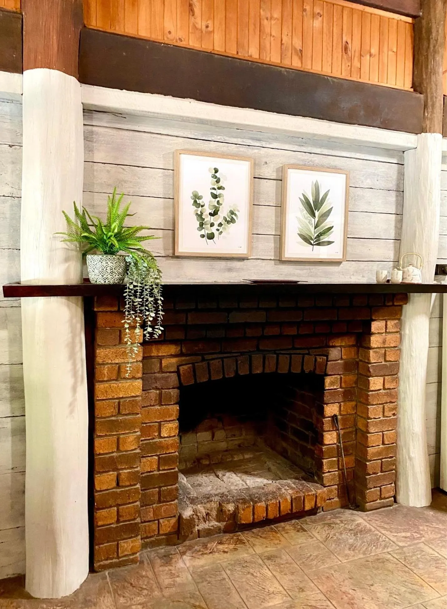 fireplace in Ferns Hideaway Resort