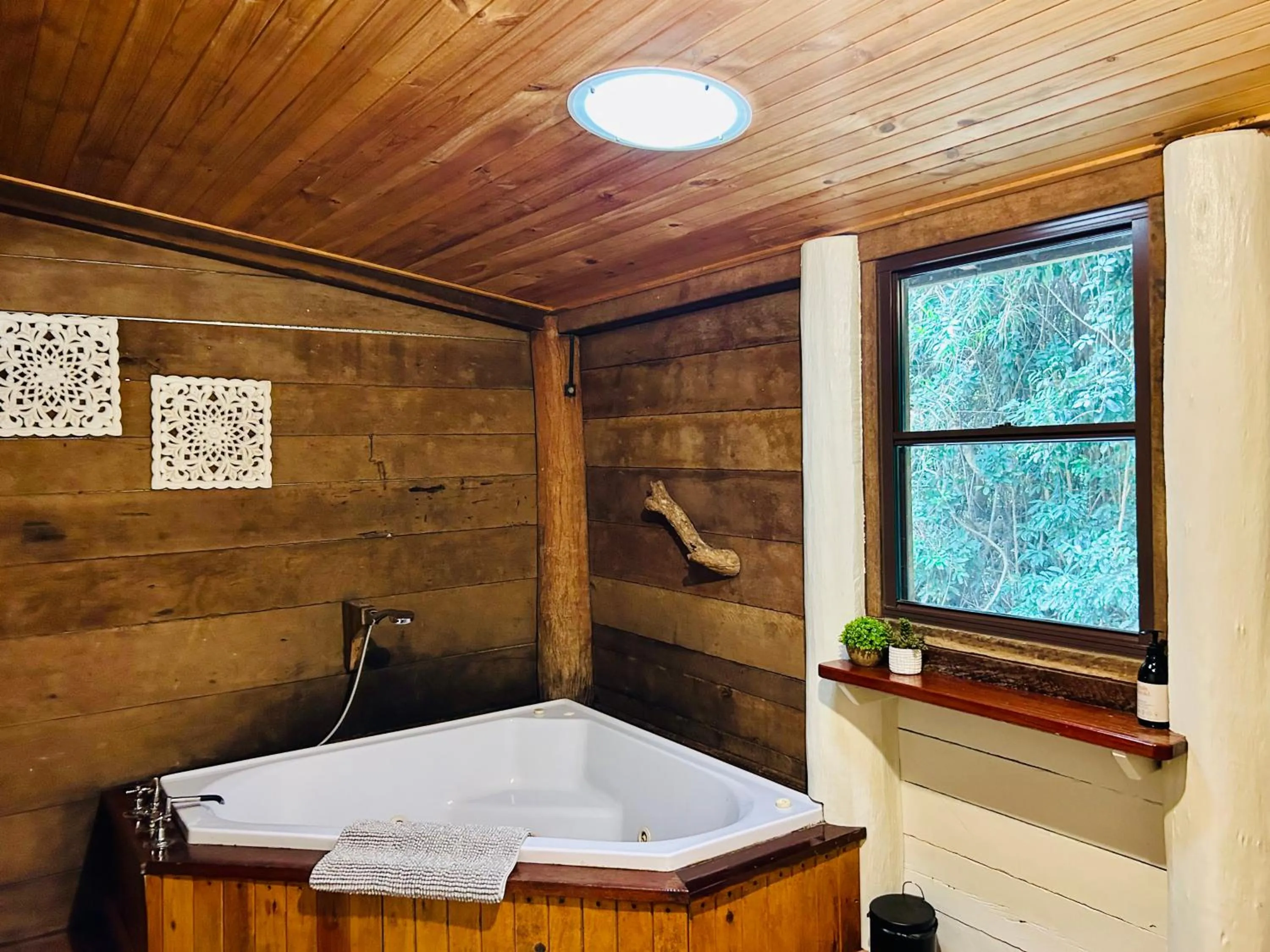 Bathroom in Ferns Hideaway Resort