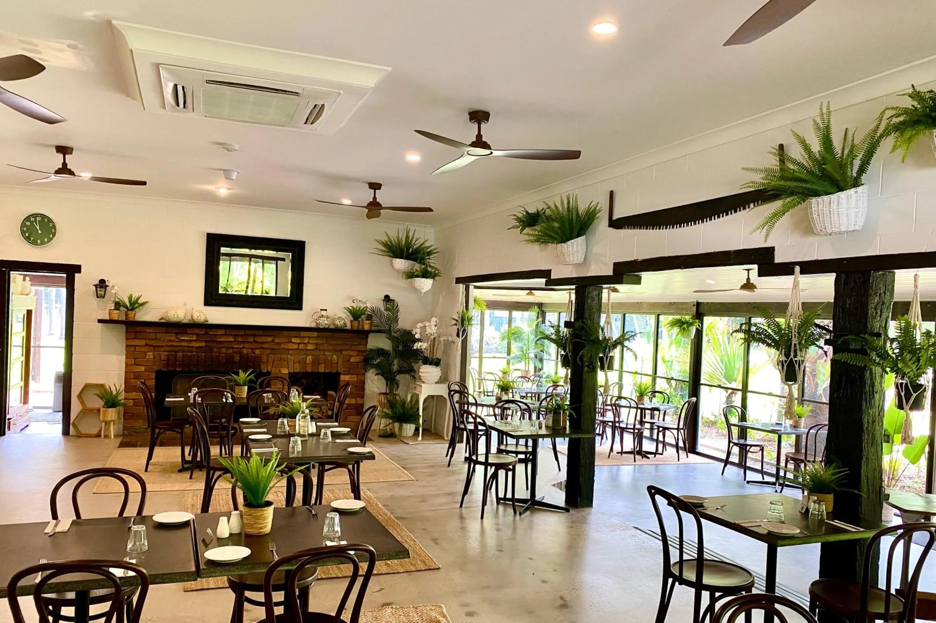 Restaurant/places to eat in Ferns Hideaway Resort