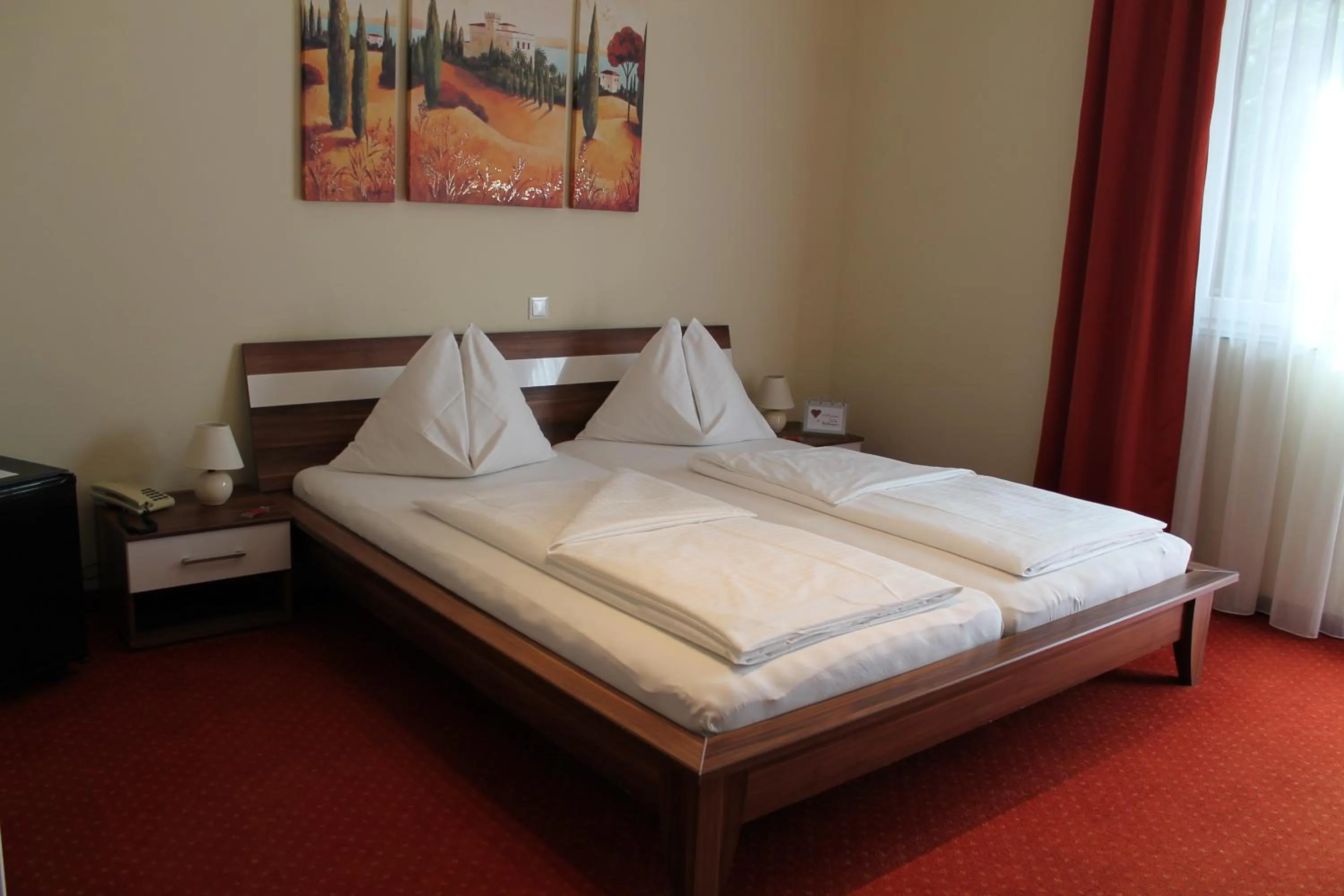 Photo of the whole room, Bed in Hotel Restaurant Schwartz