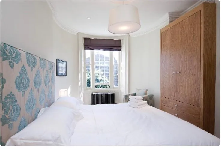 Bed in Kennington B & B