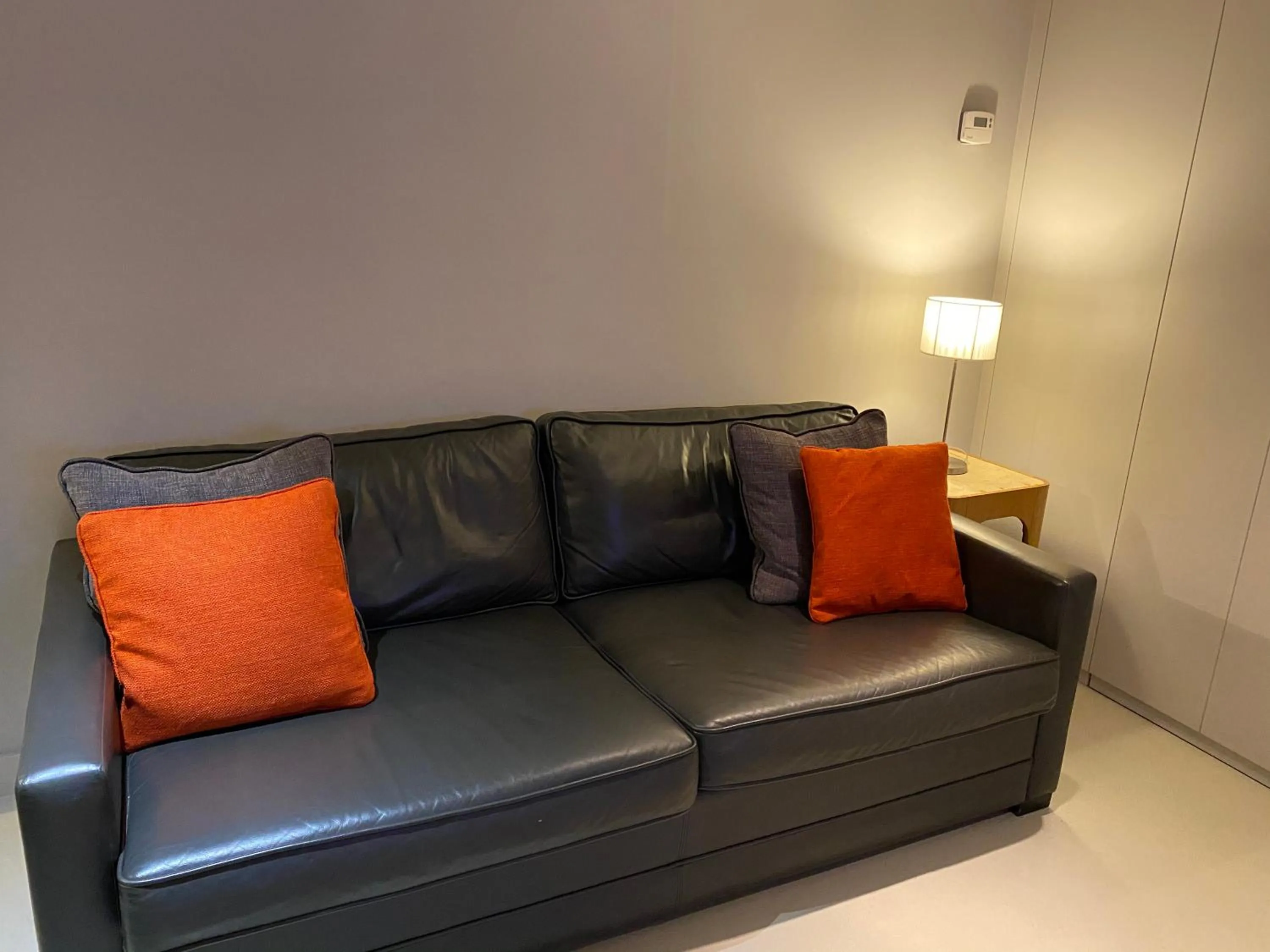 Living room in Kennington B & B