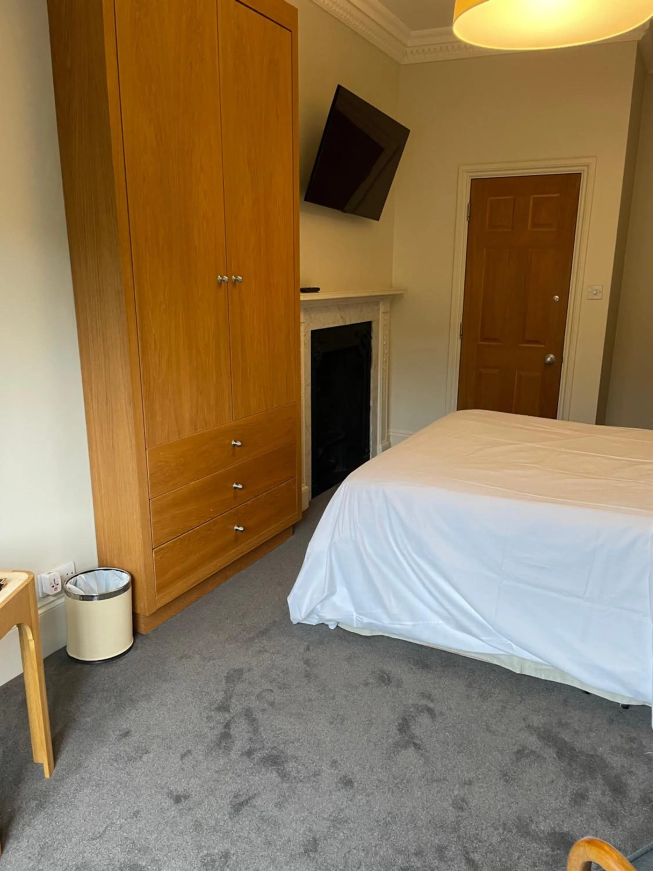 Bed in Kennington B & B