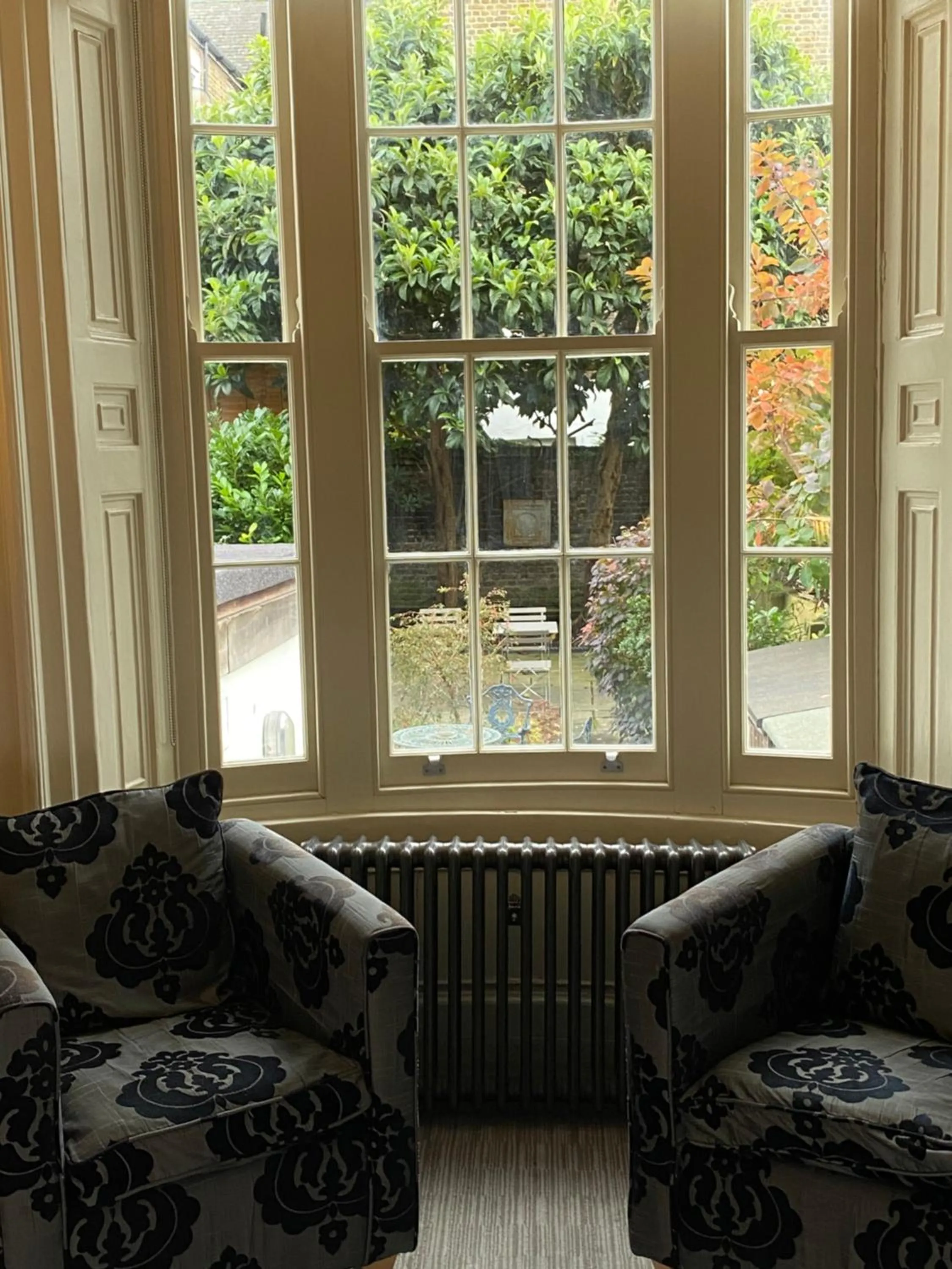 Garden view in Kennington B & B