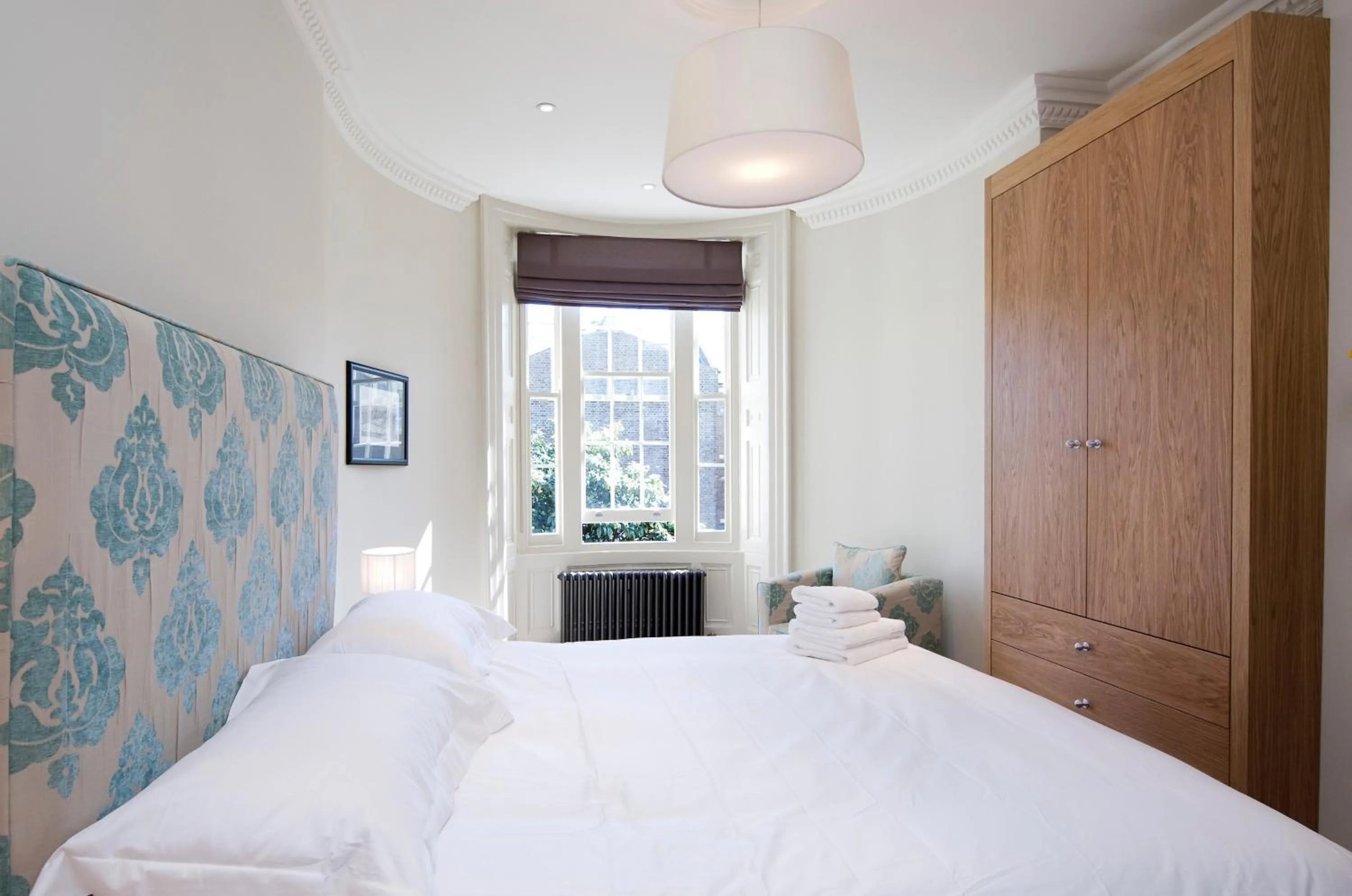 Bed in Kennington B & B