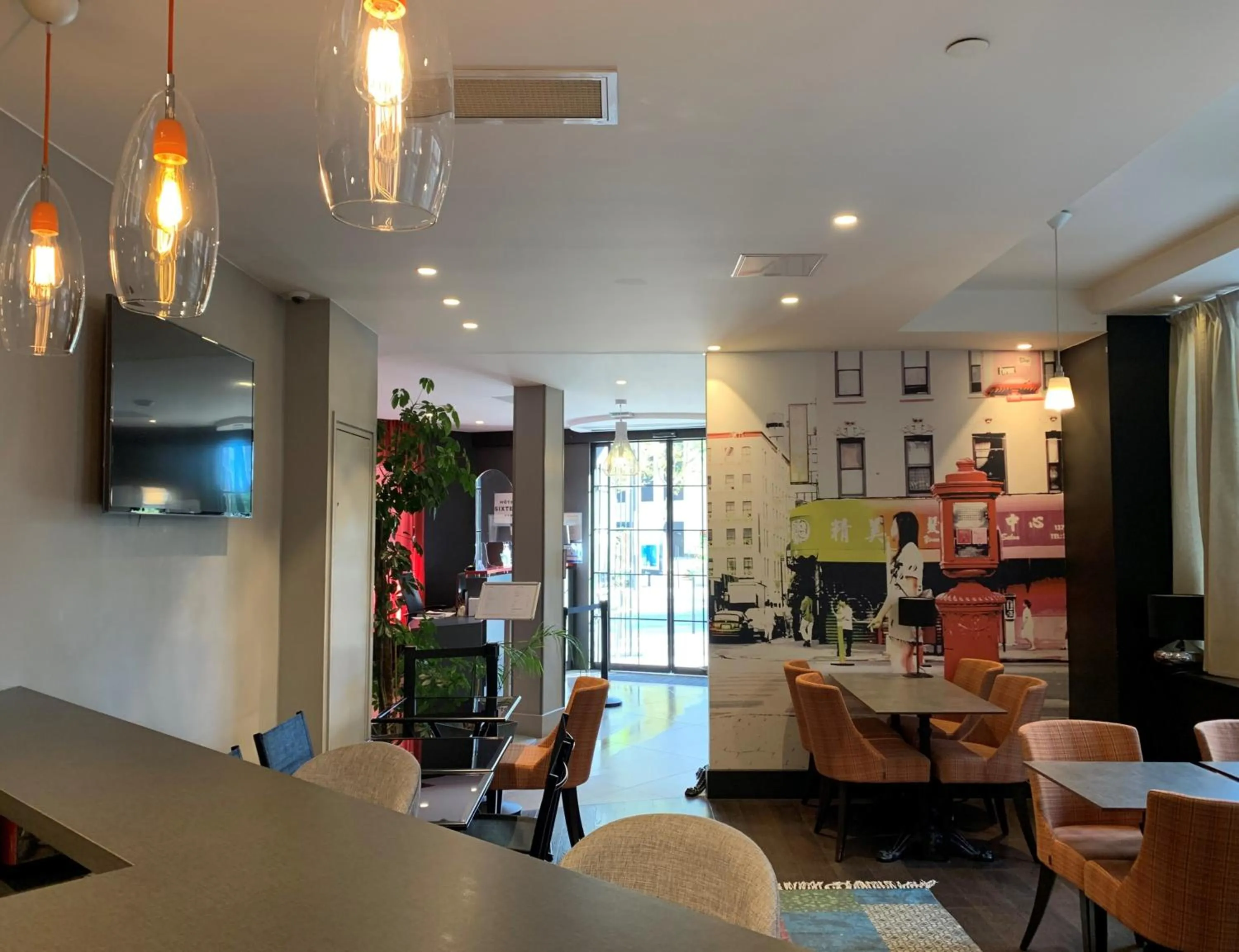 Restaurant/places to eat in Hotel Sixteen Paris Montrouge