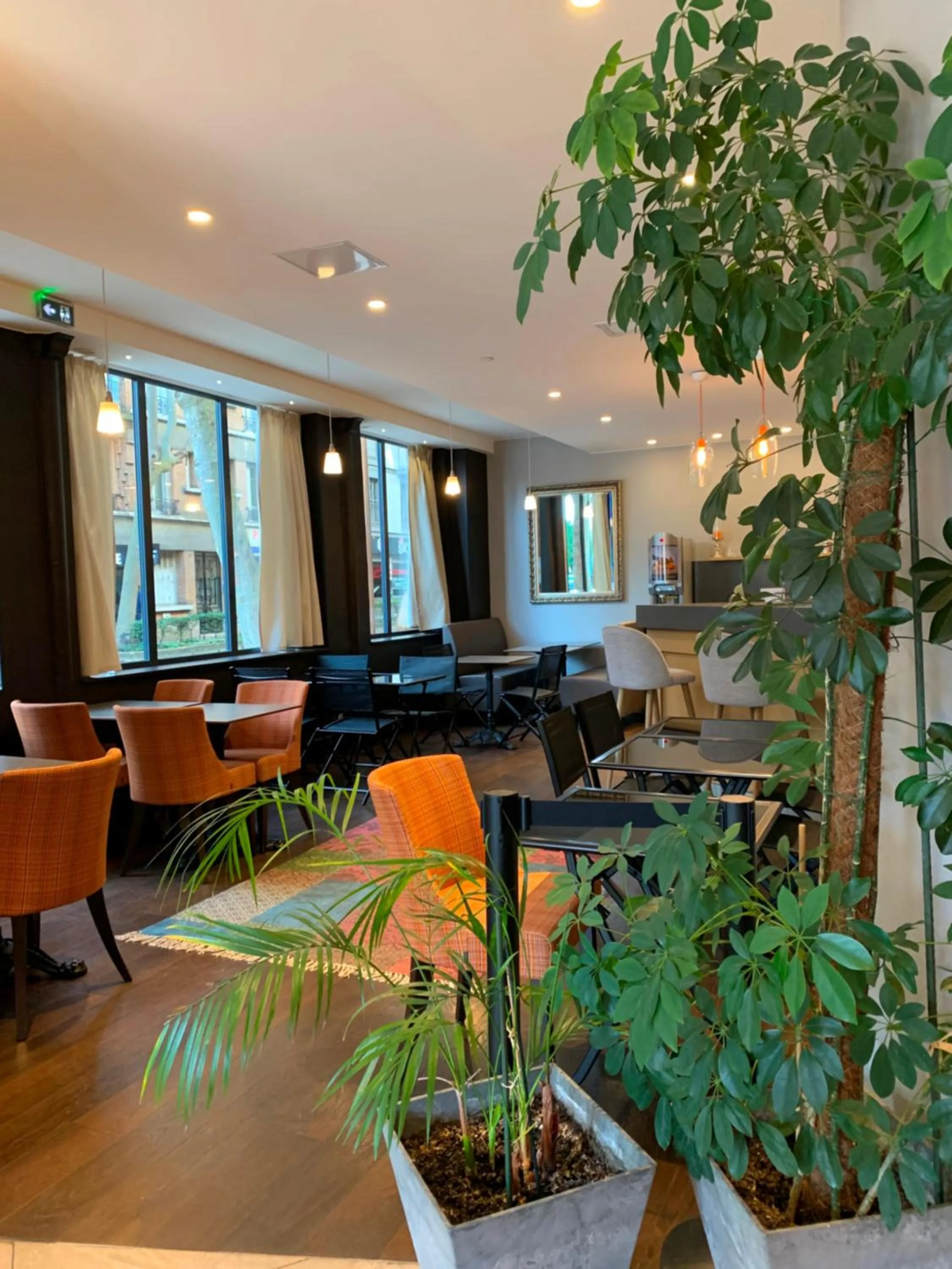 Restaurant/places to eat in Hotel Sixteen Paris Montrouge