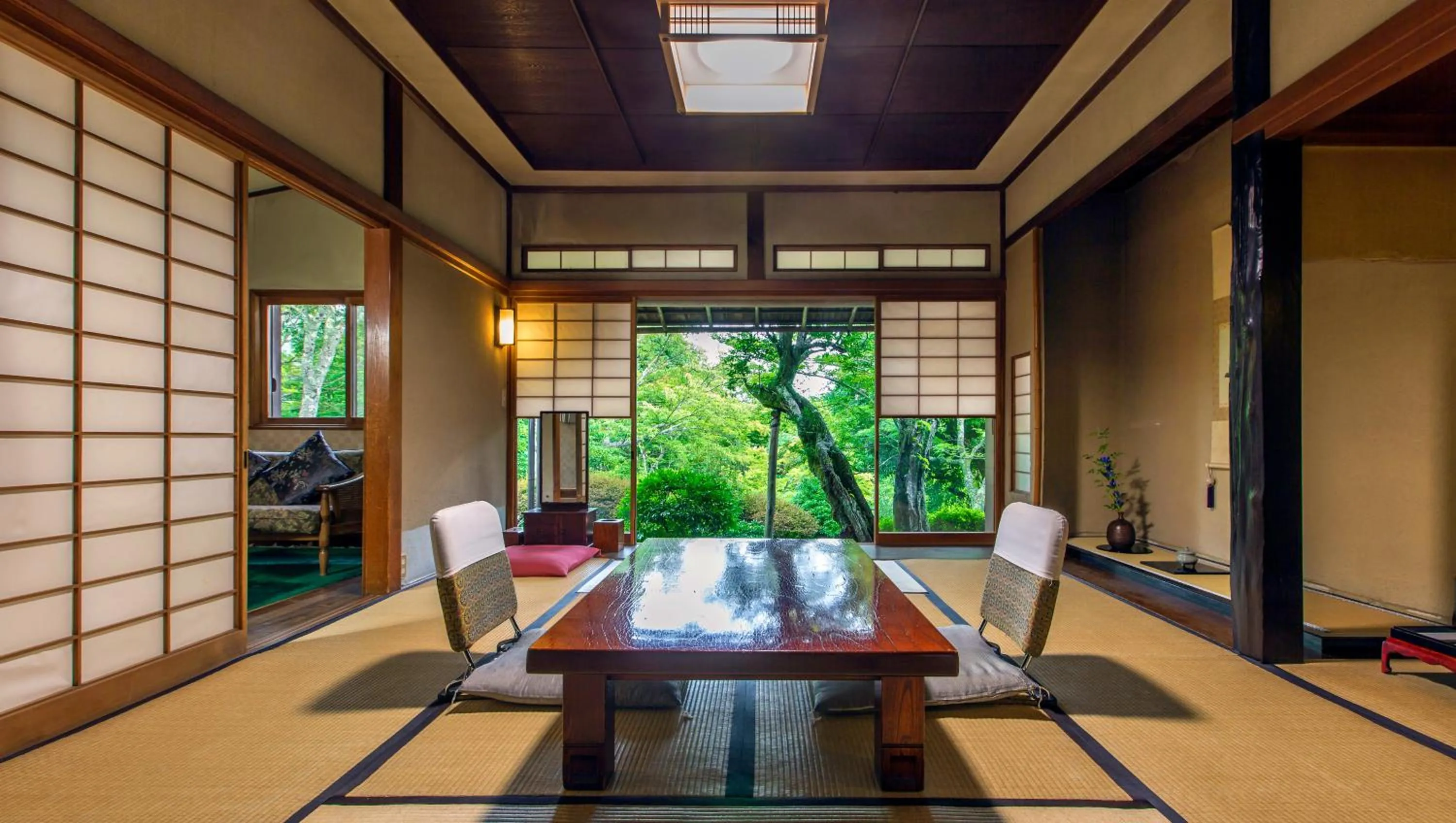 Photo of the whole room in Gora Kansuiro