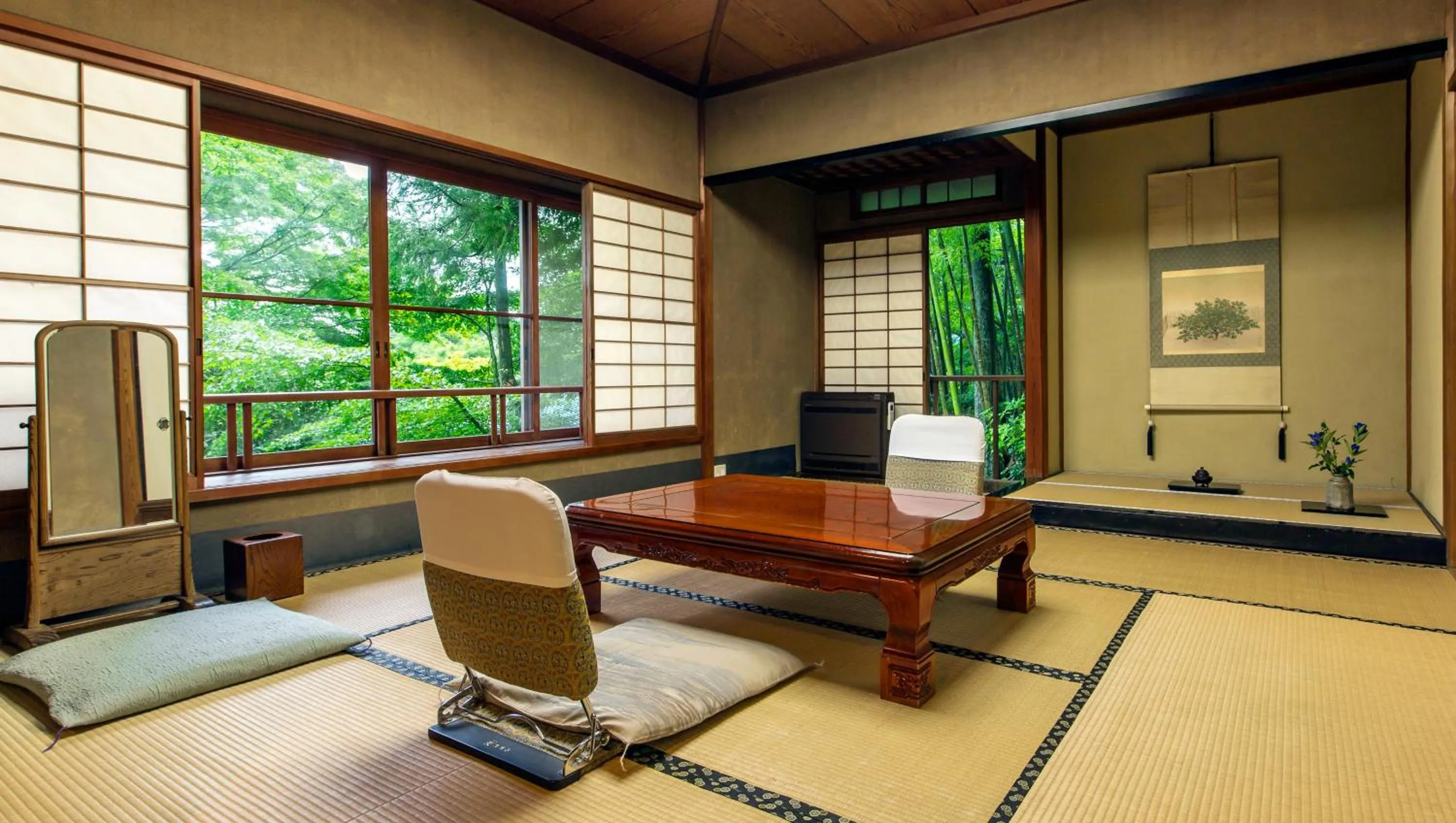 Photo of the whole room in Gora Kansuiro