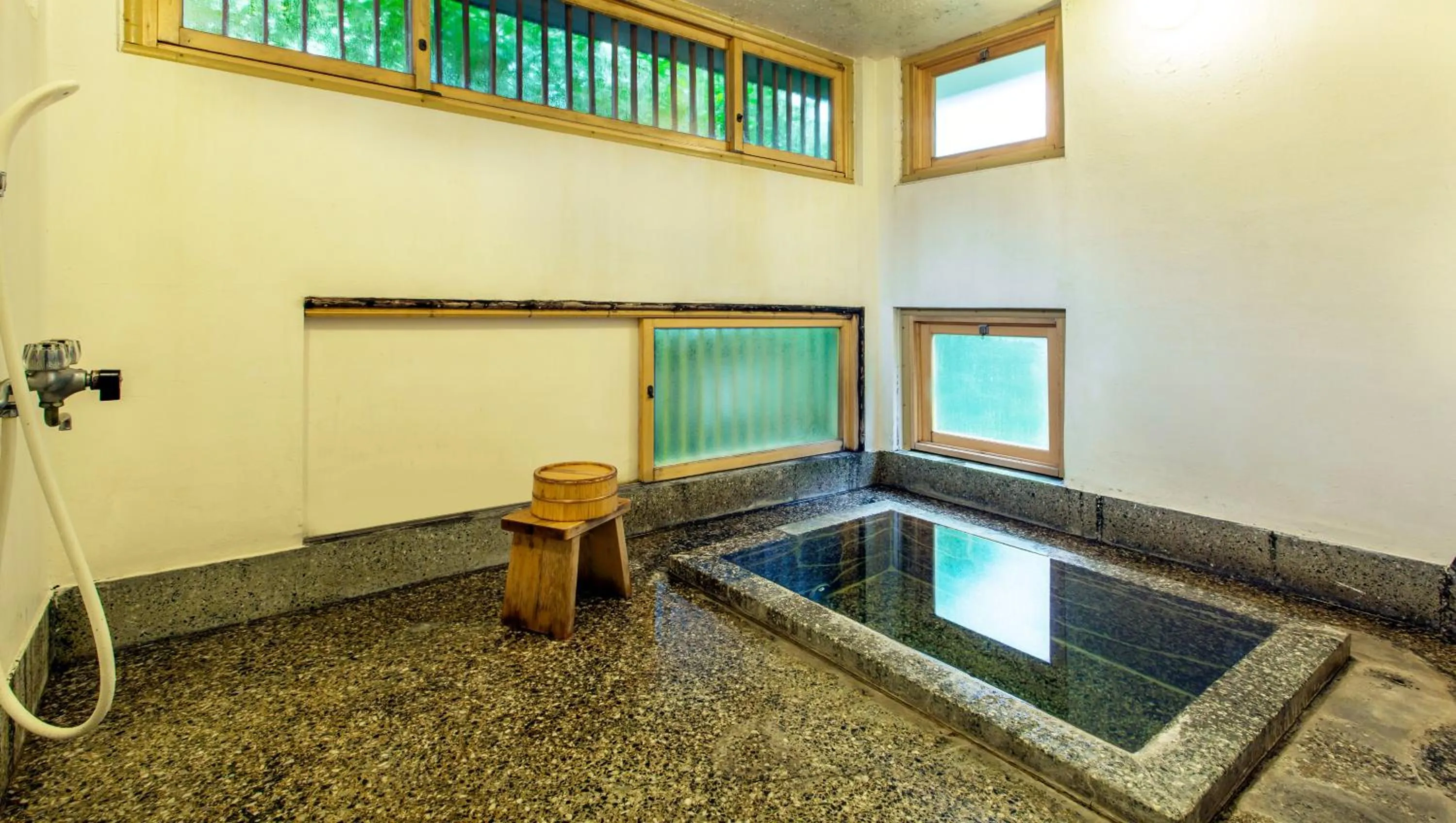 Hot Spring Bath in Gora Kansuiro