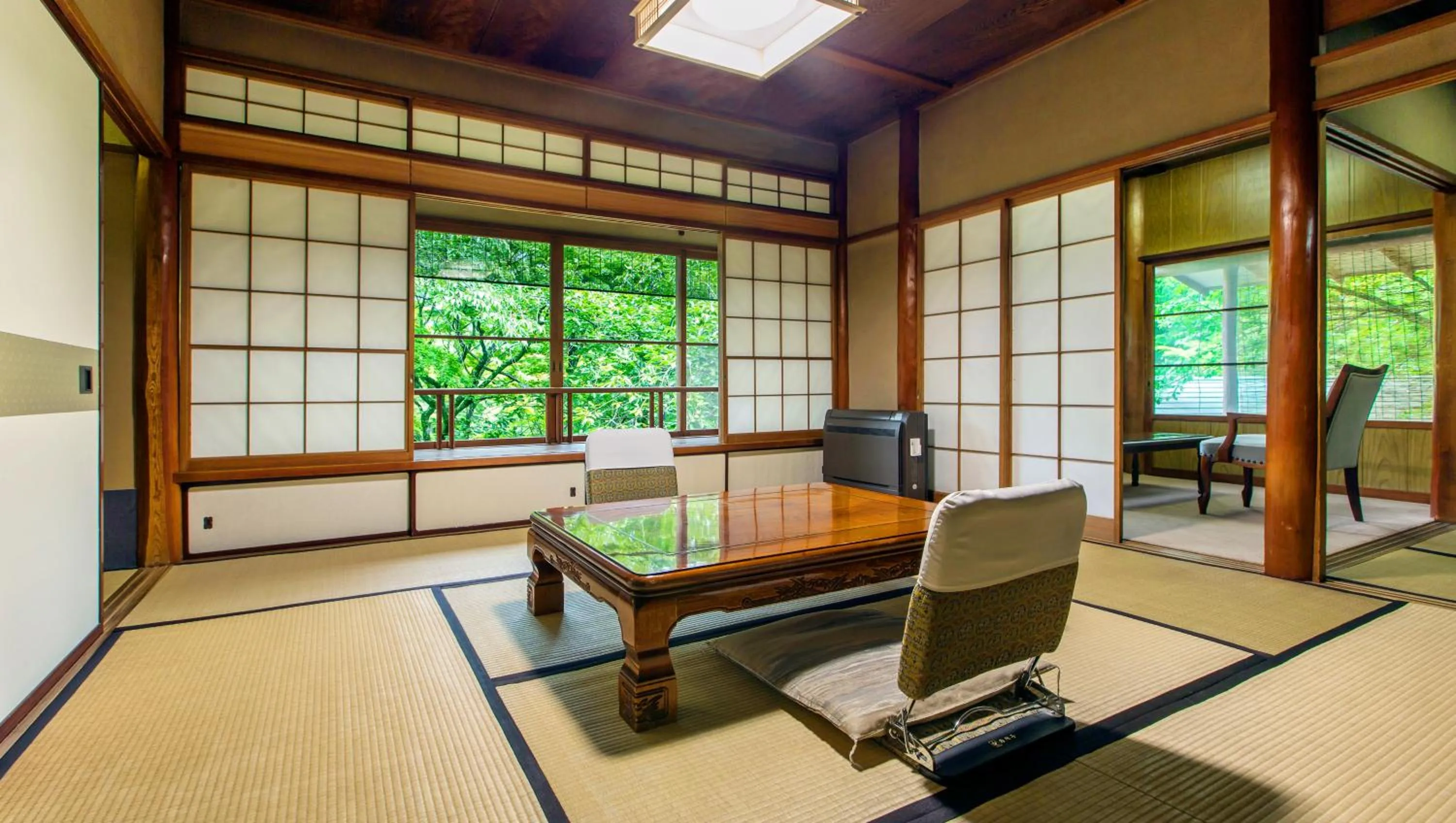 Decorative detail in Gora Kansuiro