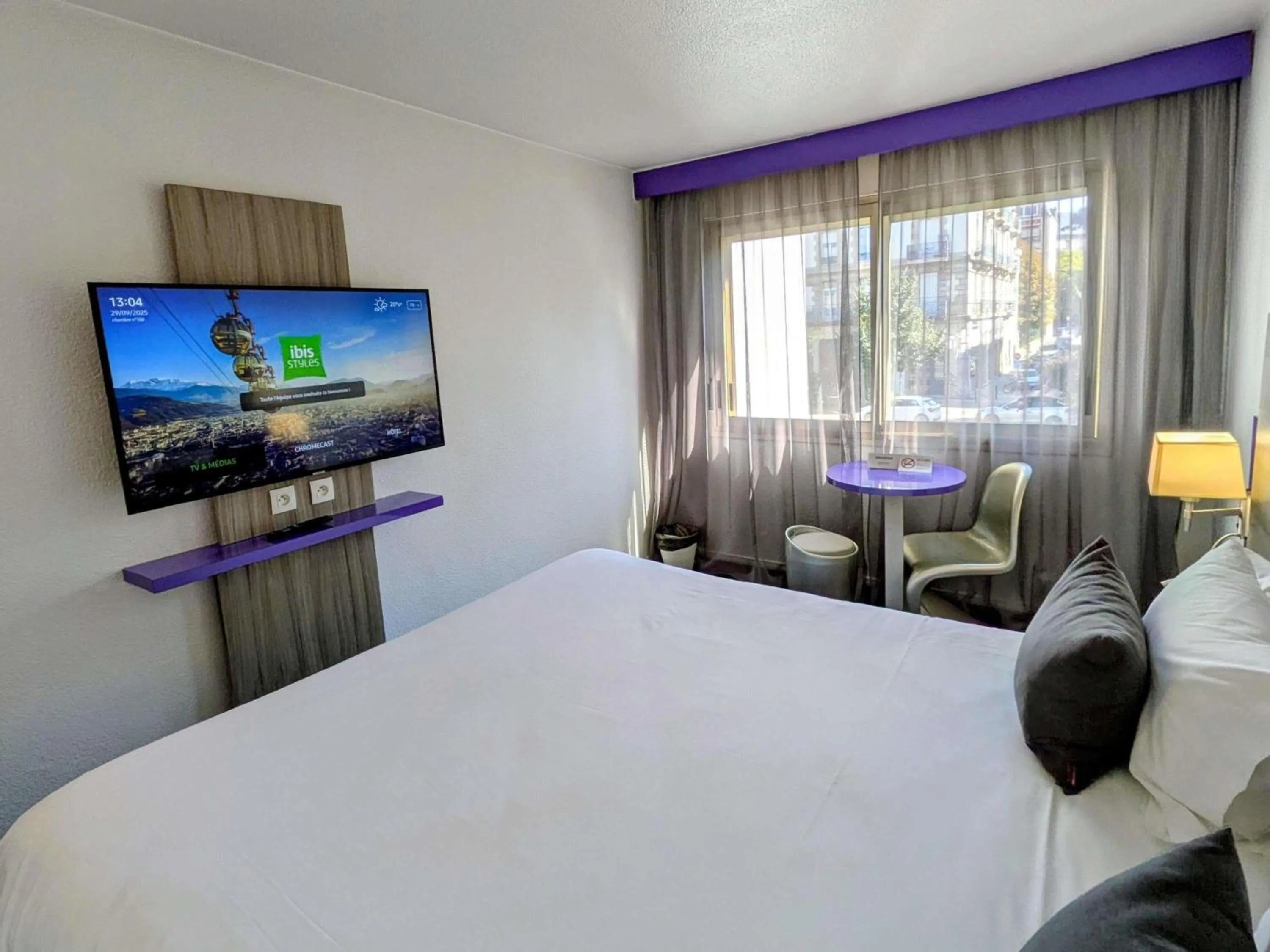 Property building, Bed in ibis Styles Grenoble Centre Gare