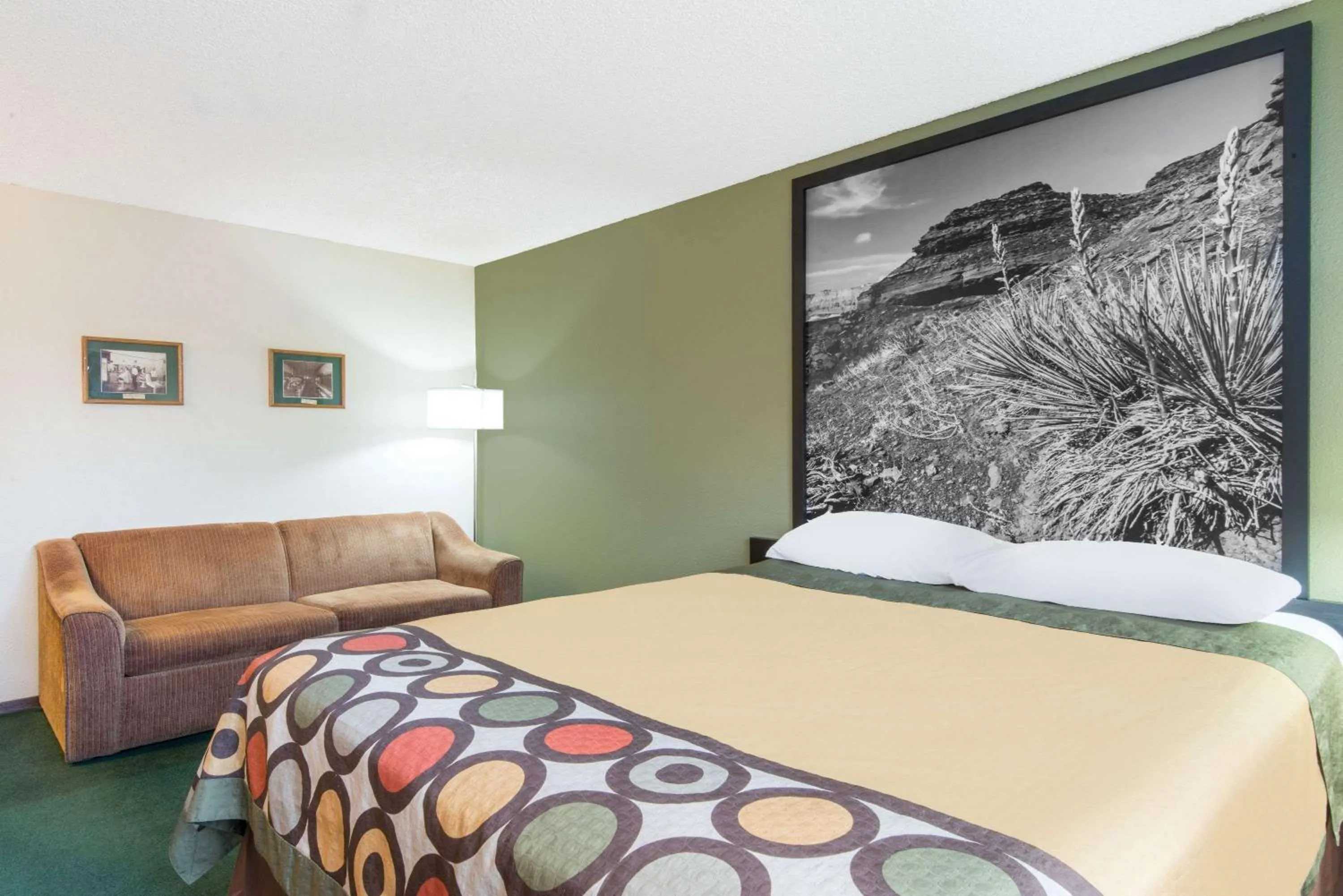 Photo of the whole room, Bed in Super 8 by Wyndham Buffalo