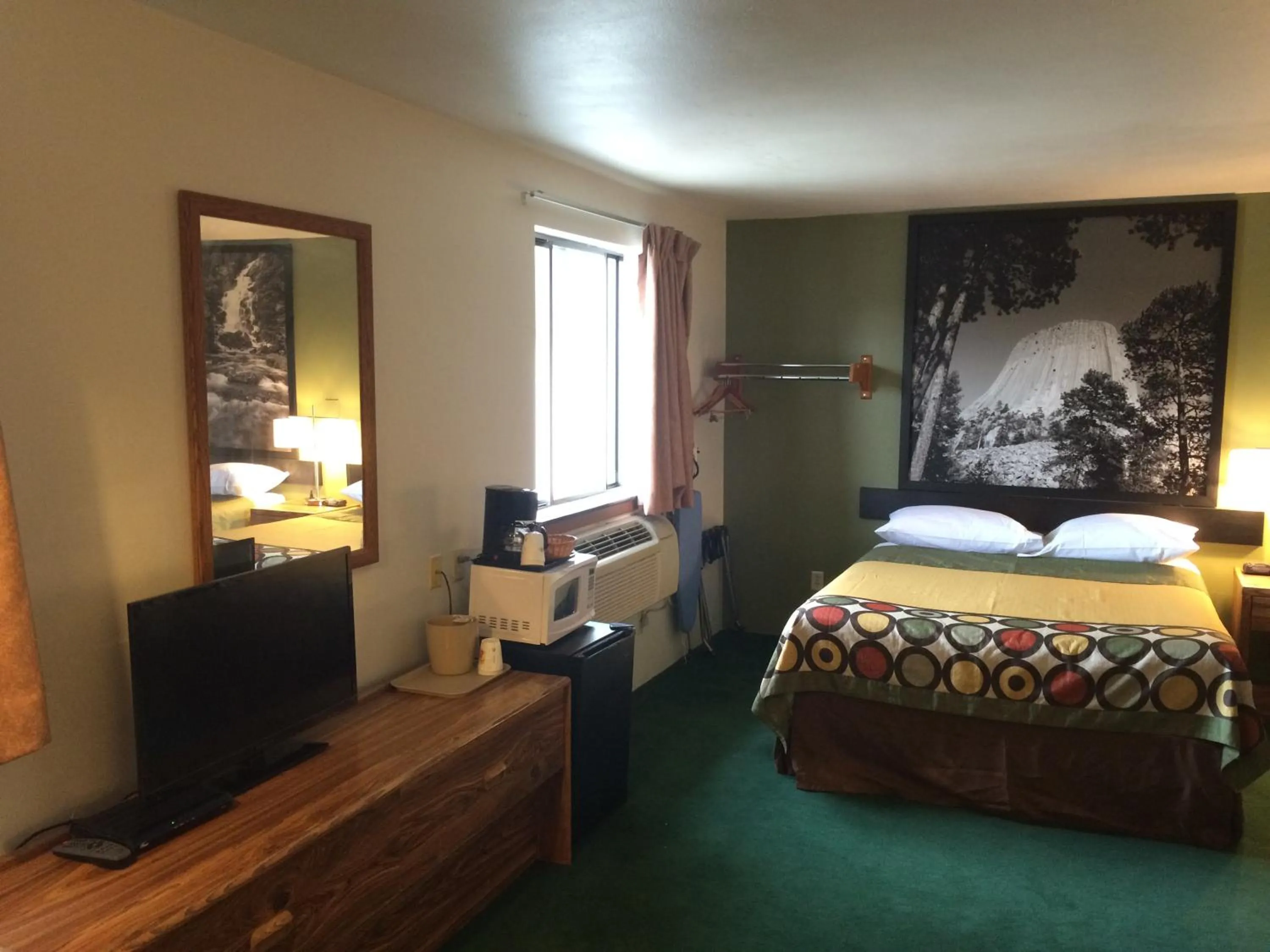 Photo of the whole room, Bed in Super 8 by Wyndham Buffalo