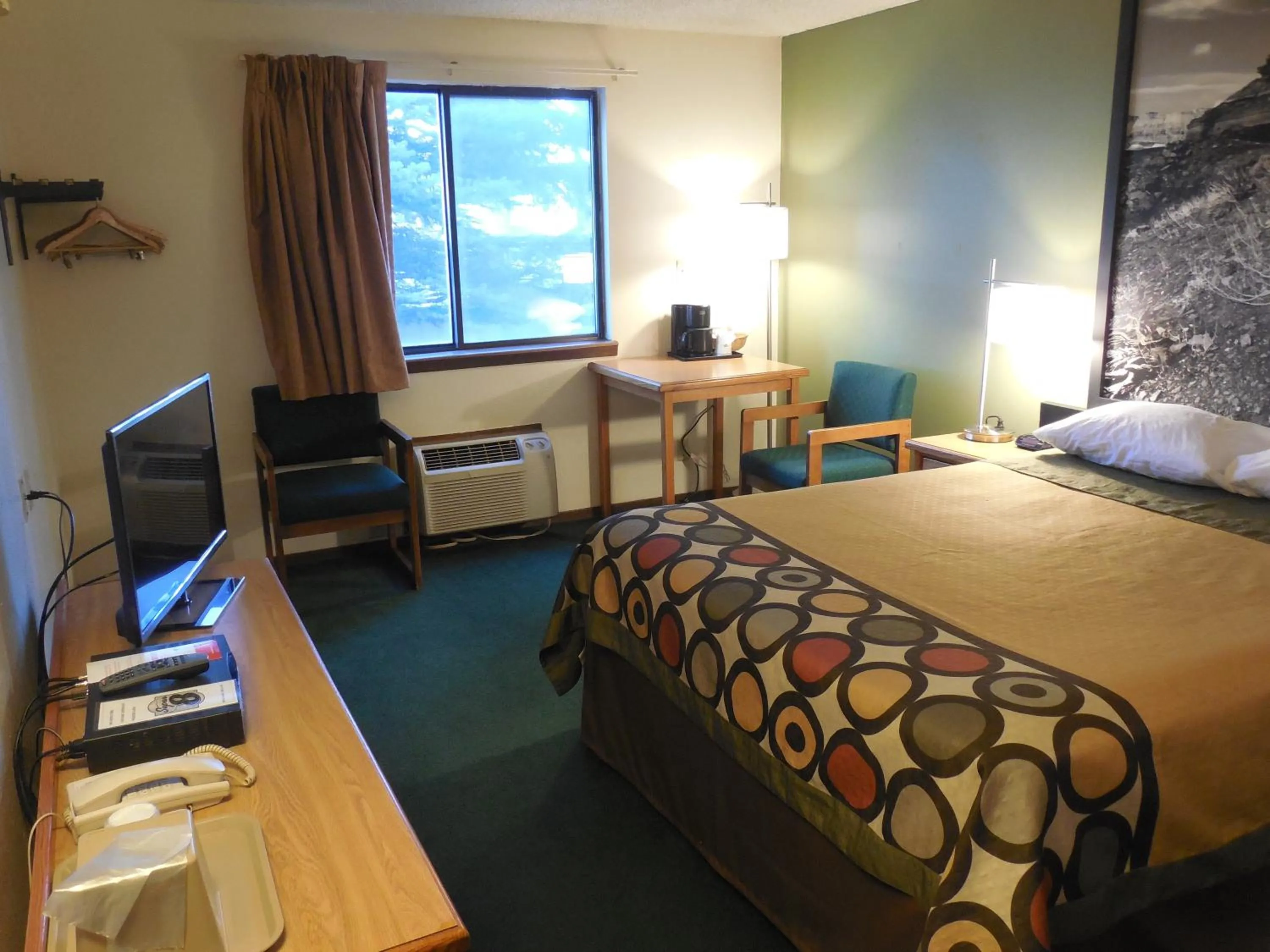 Bedroom, Bed in Super 8 by Wyndham Buffalo