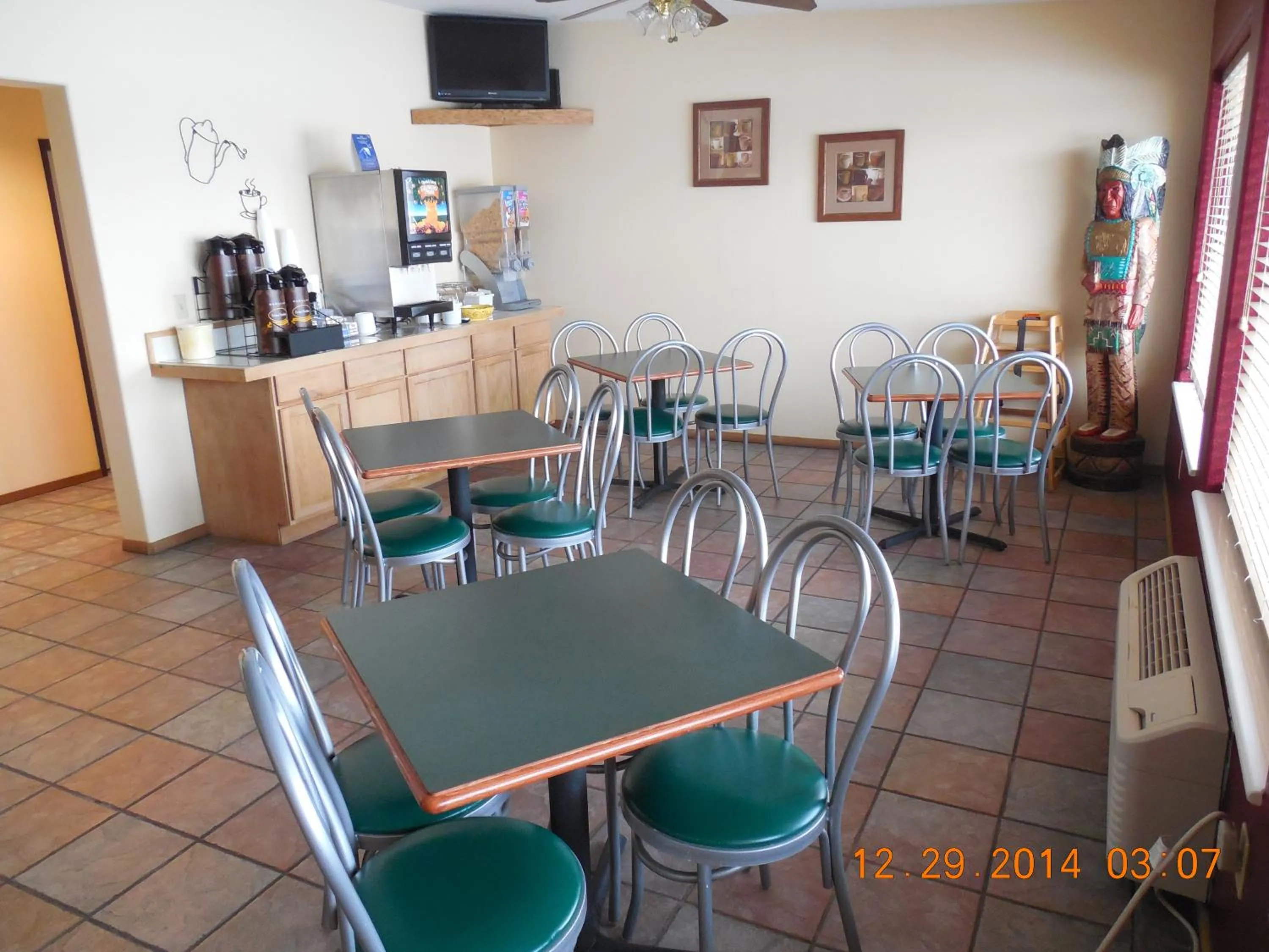 Restaurant/places to eat in Super 8 by Wyndham Buffalo