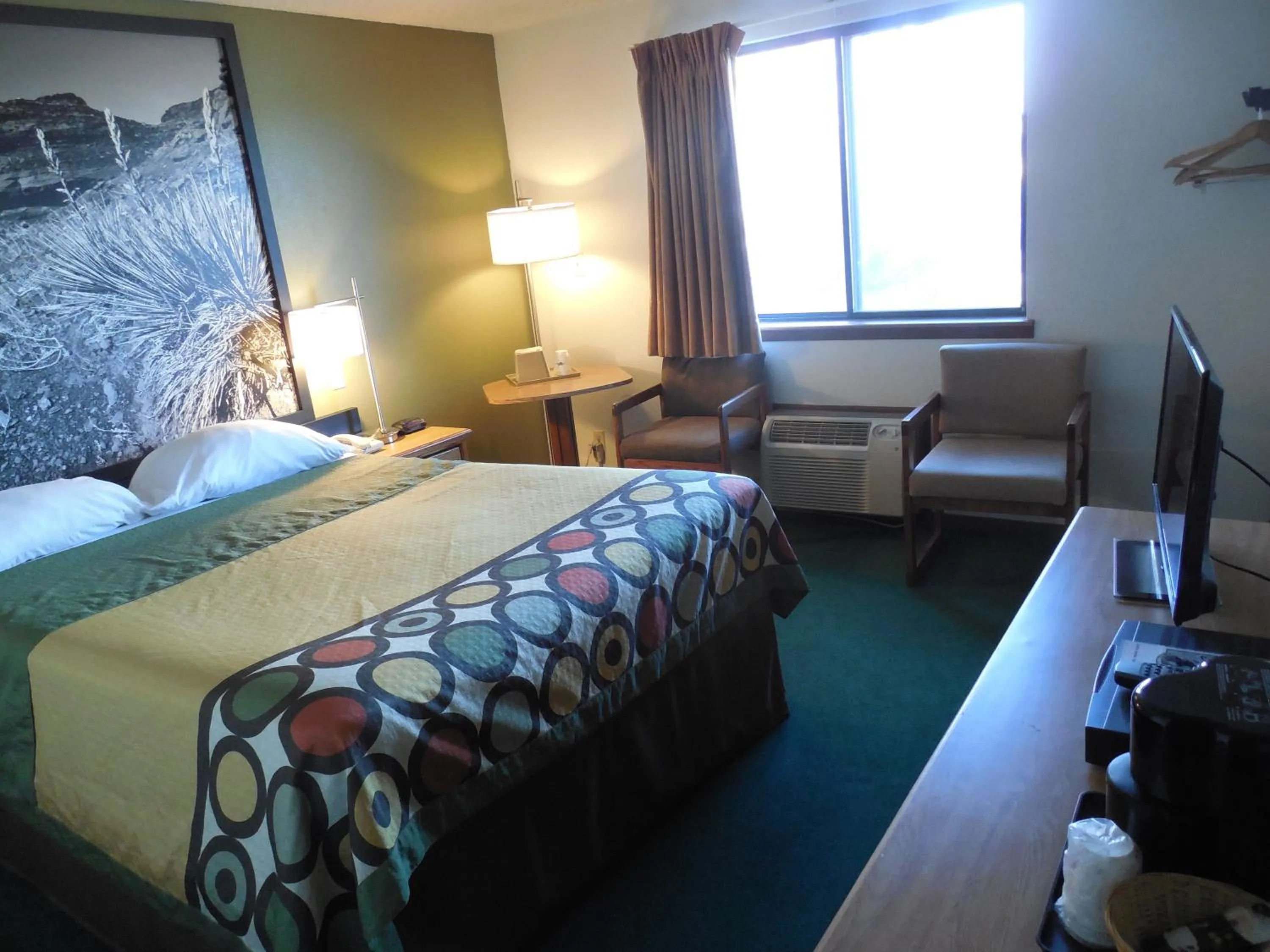 Photo of the whole room, Bed in Super 8 by Wyndham Buffalo
