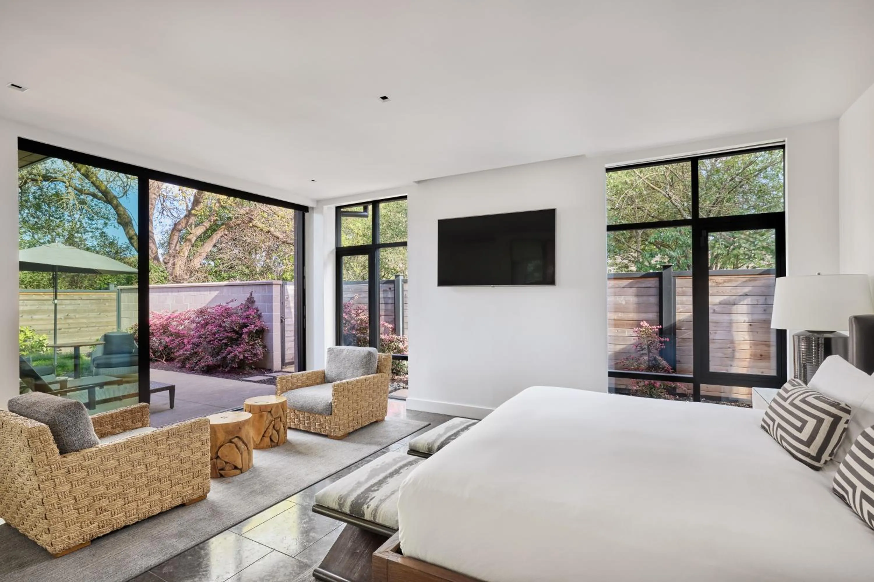 Patio, Bed in Bardessono Hotel and Spa