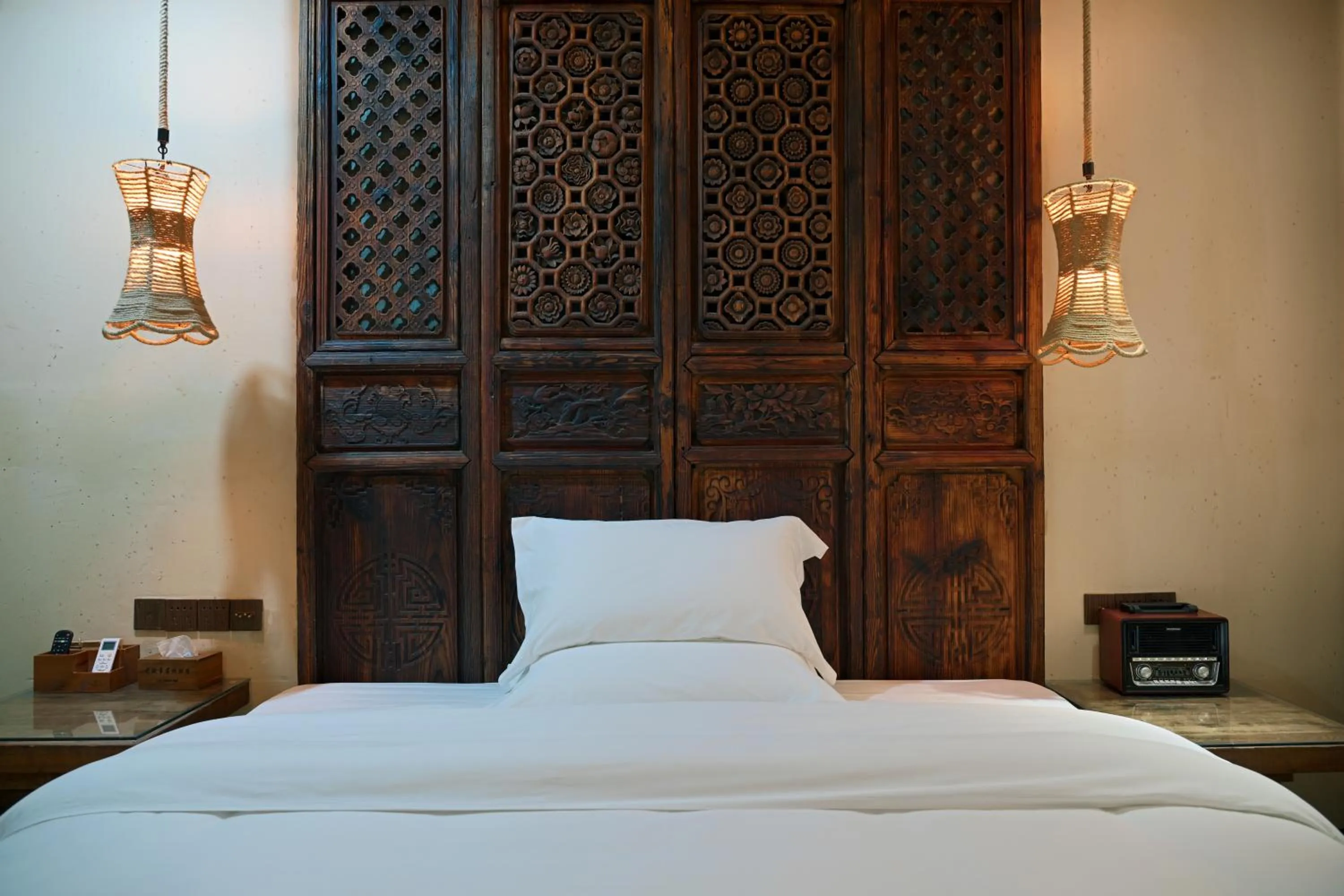 Bed in Old Story Inn Lijiang Old Town