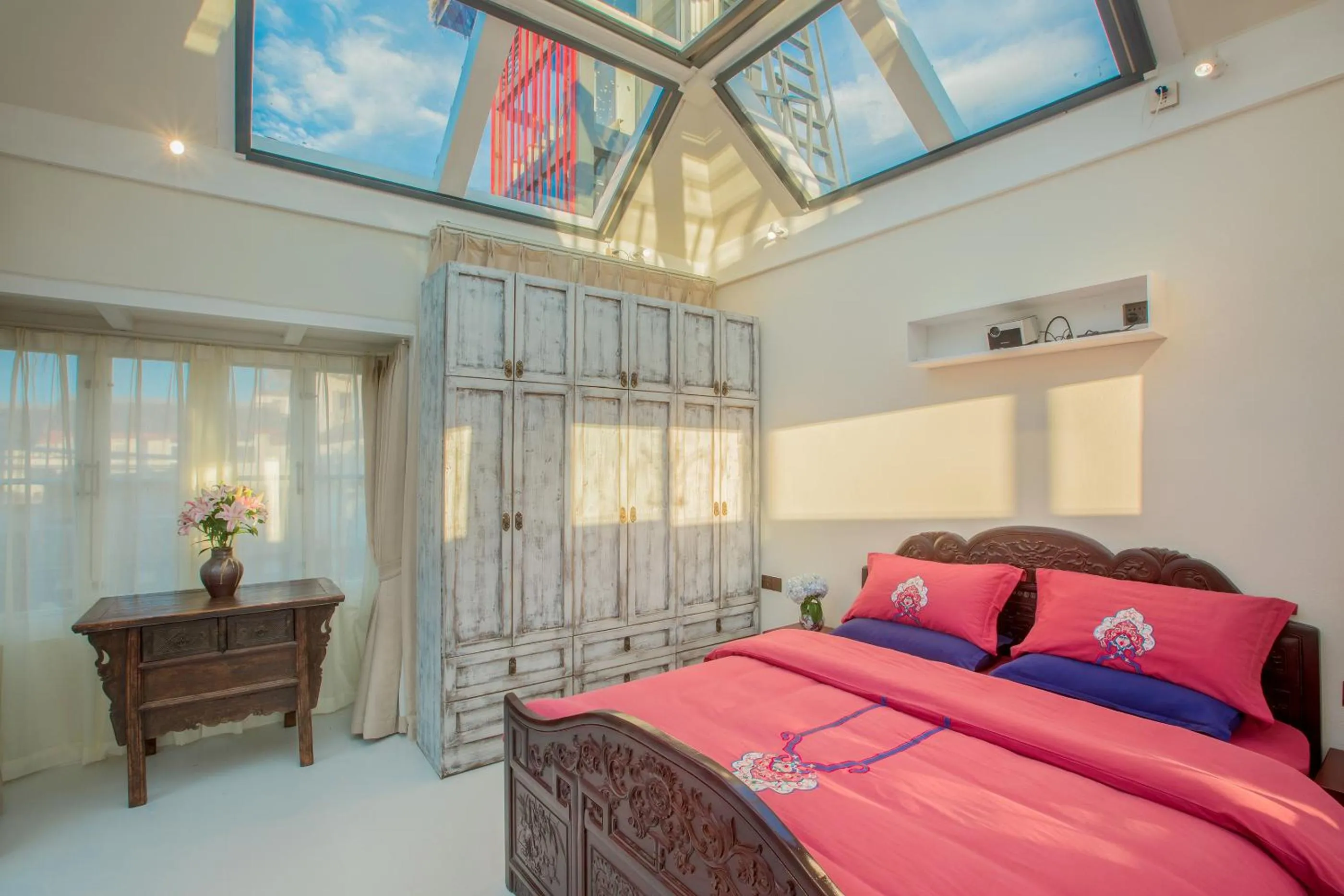 On site, Bed in Old Story Inn Lijiang Old Town