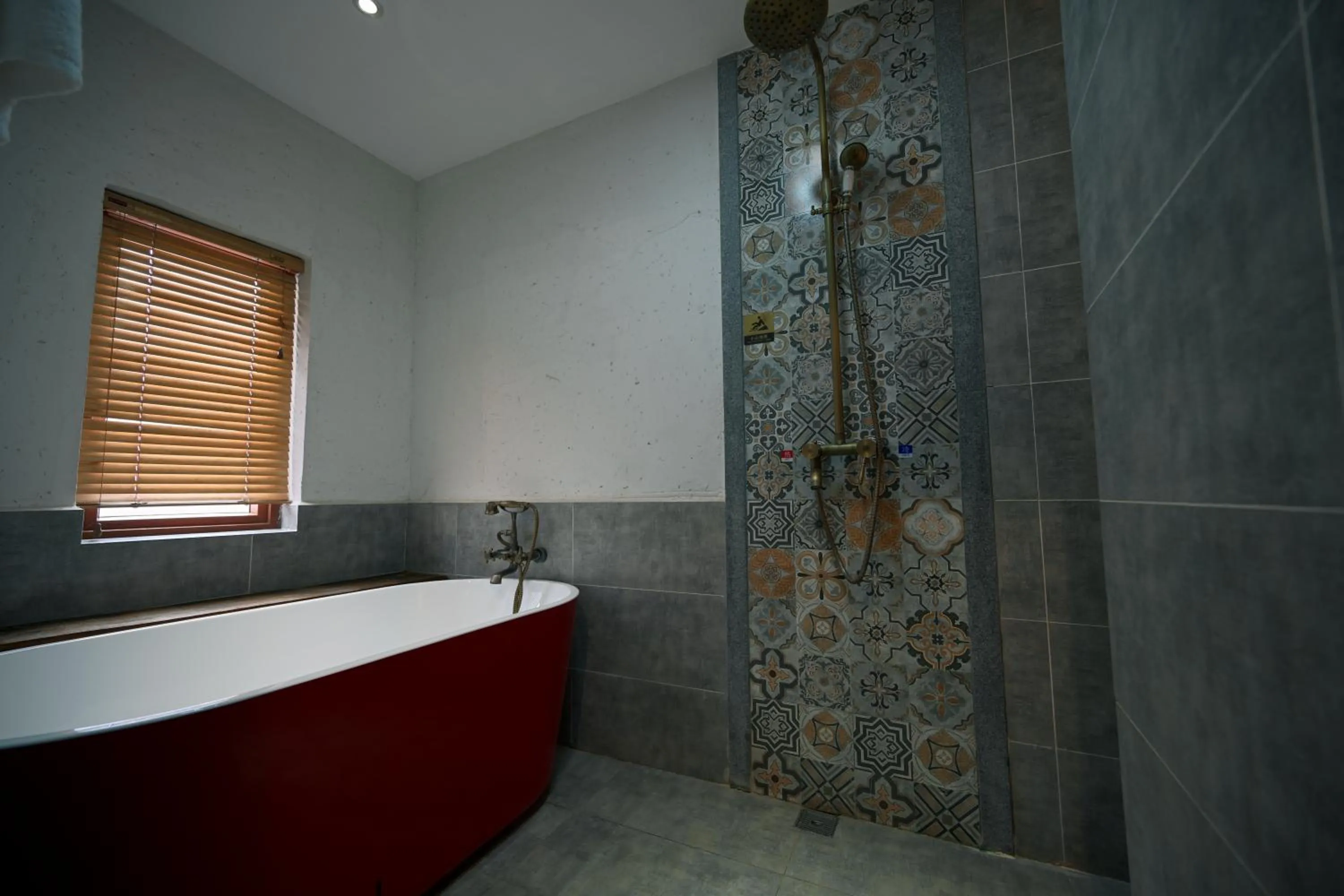 Shower in Old Story Inn Lijiang Old Town