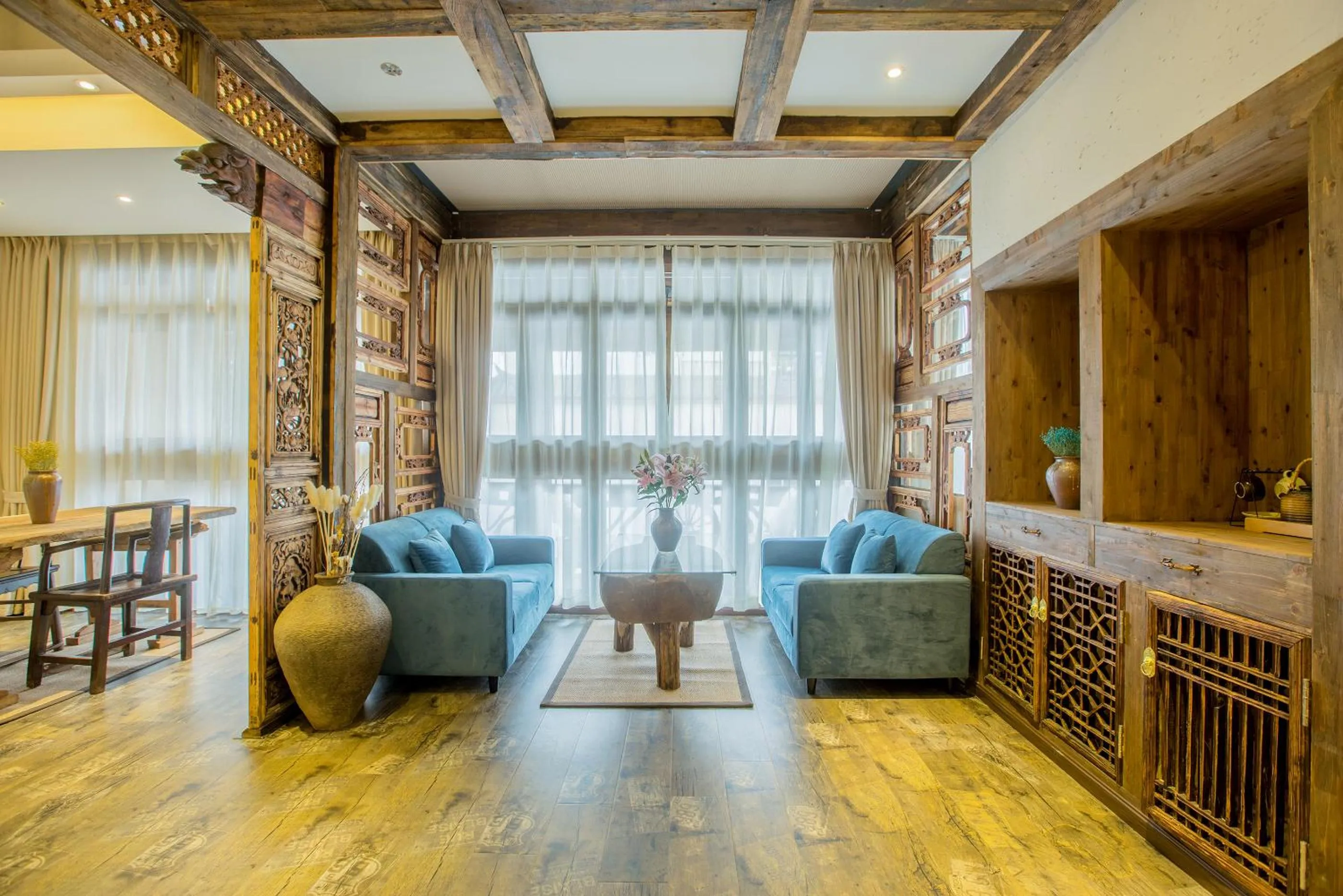 Living room in Old Story Inn Lijiang Old Town