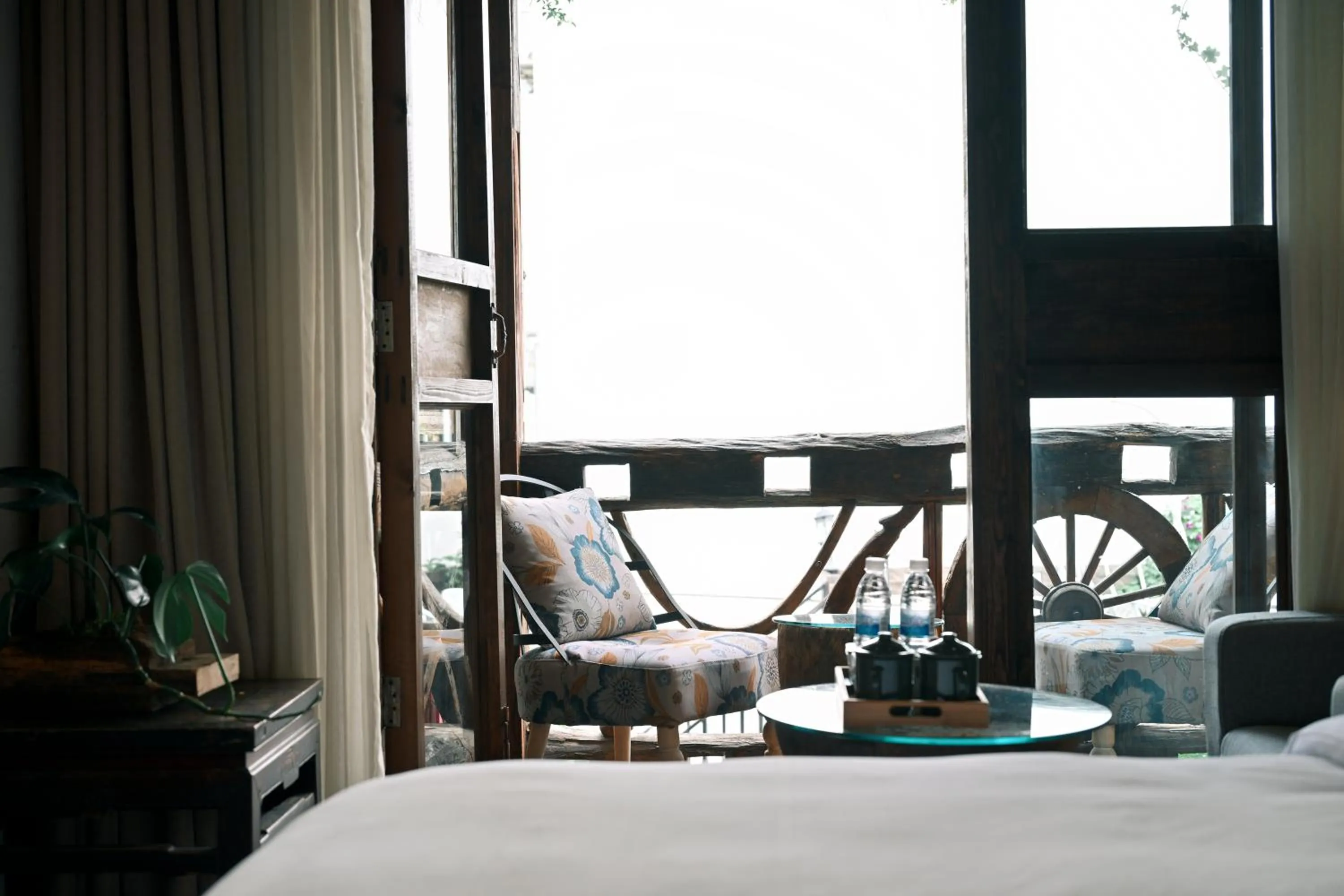 Balcony/Terrace, Bed in Old Story Inn Lijiang Old Town