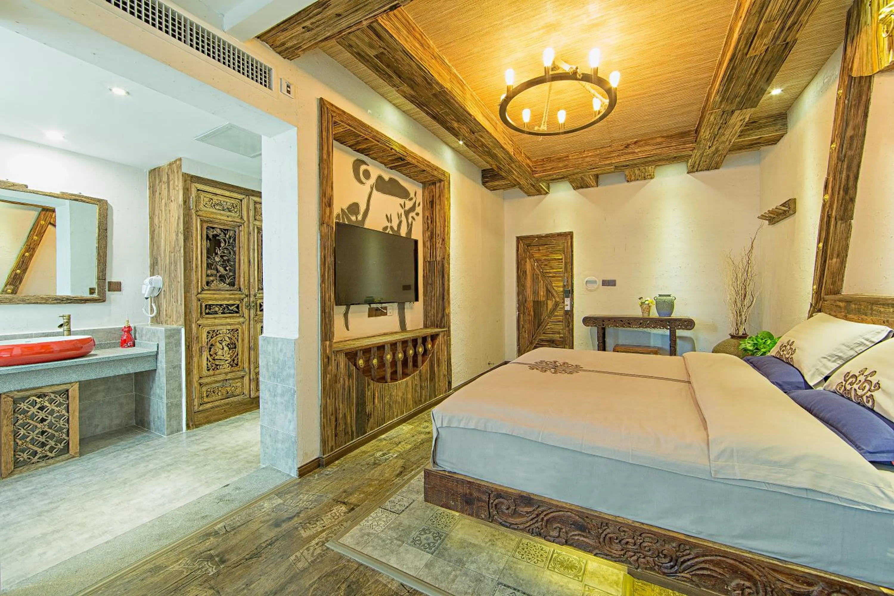 Photo of the whole room, Bed in Old Story Inn Lijiang Old Town