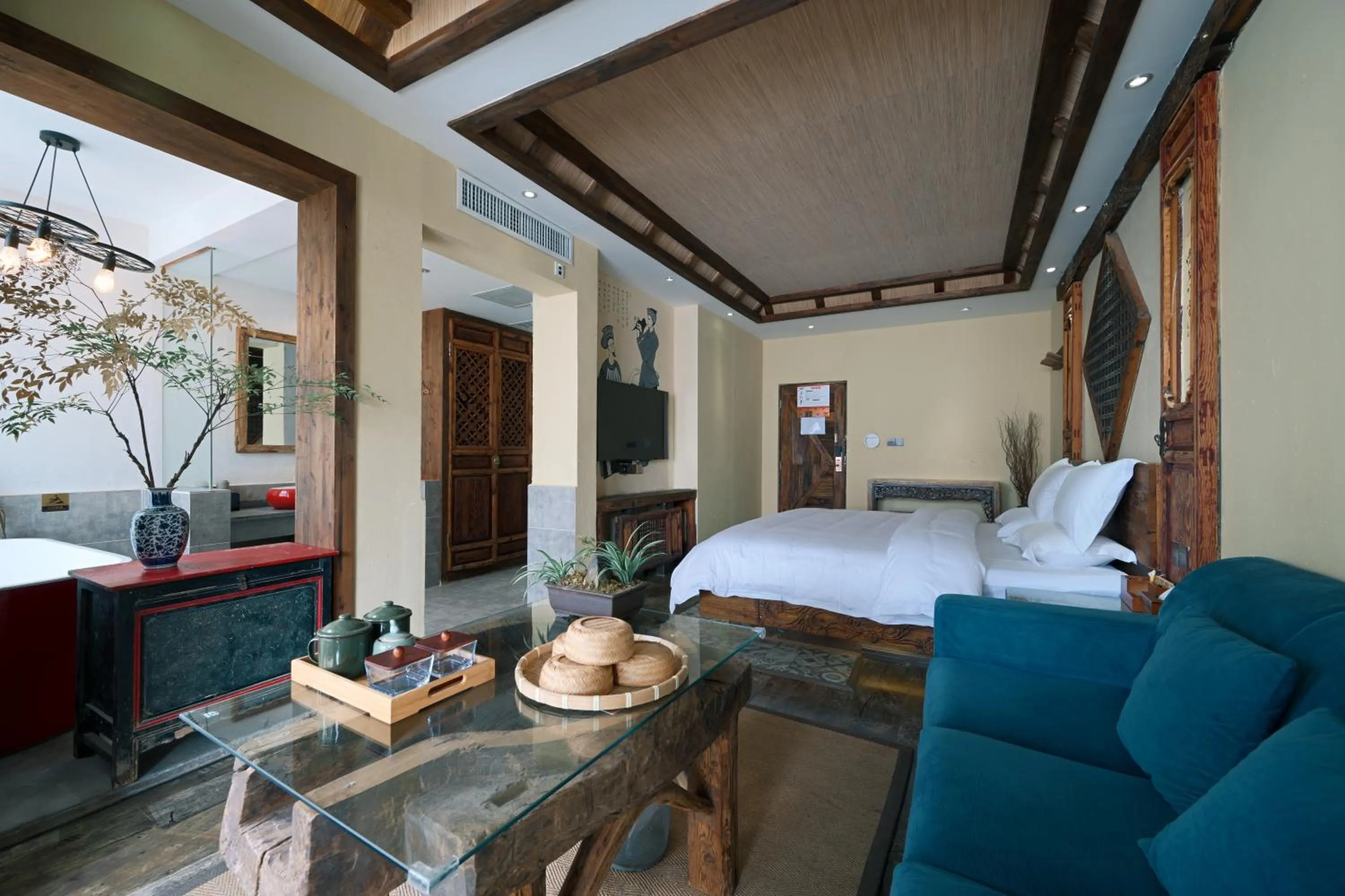 Photo of the whole room, Bed in Old Story Inn Lijiang Old Town