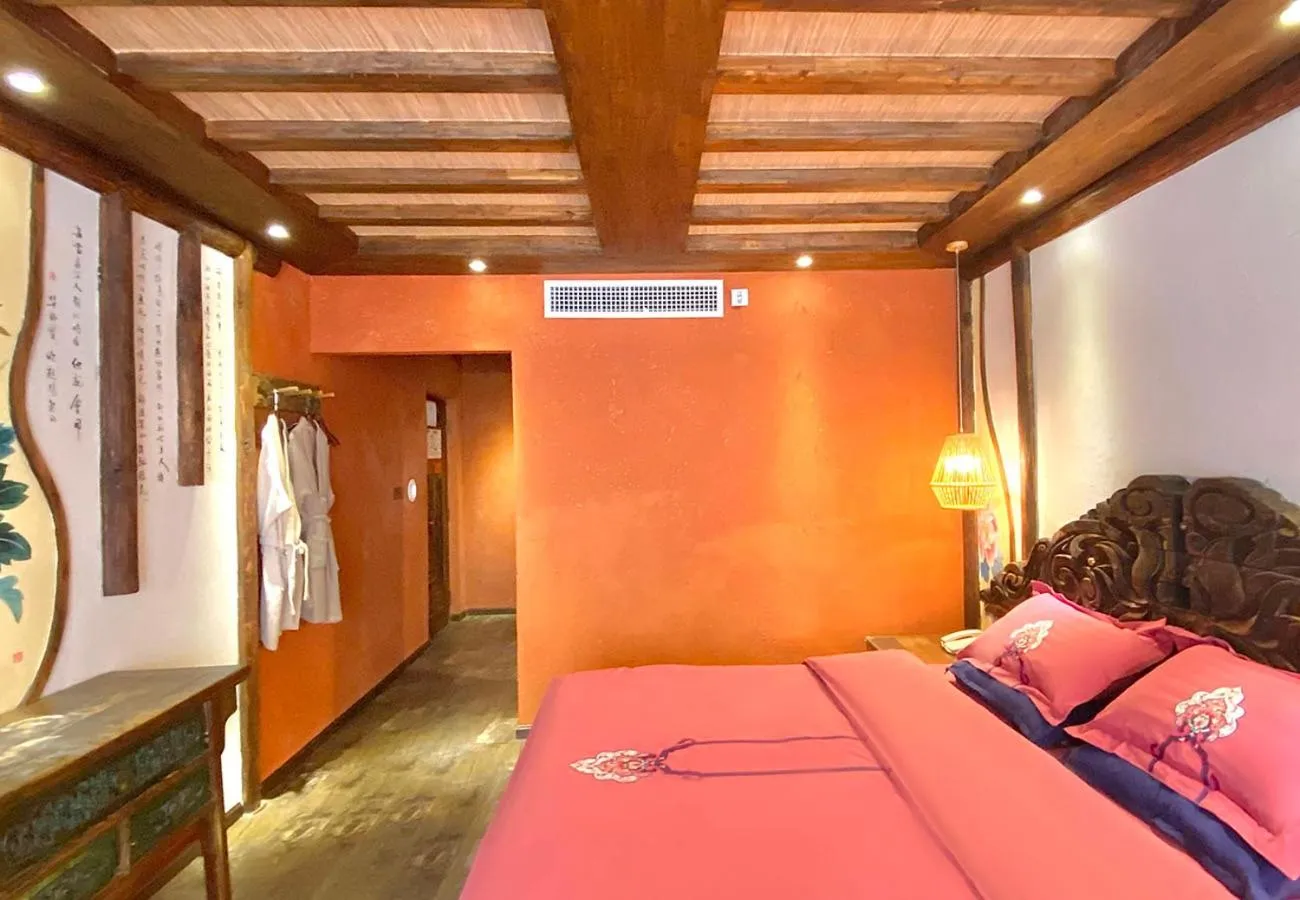 Bed in Old Story Inn Lijiang Old Town