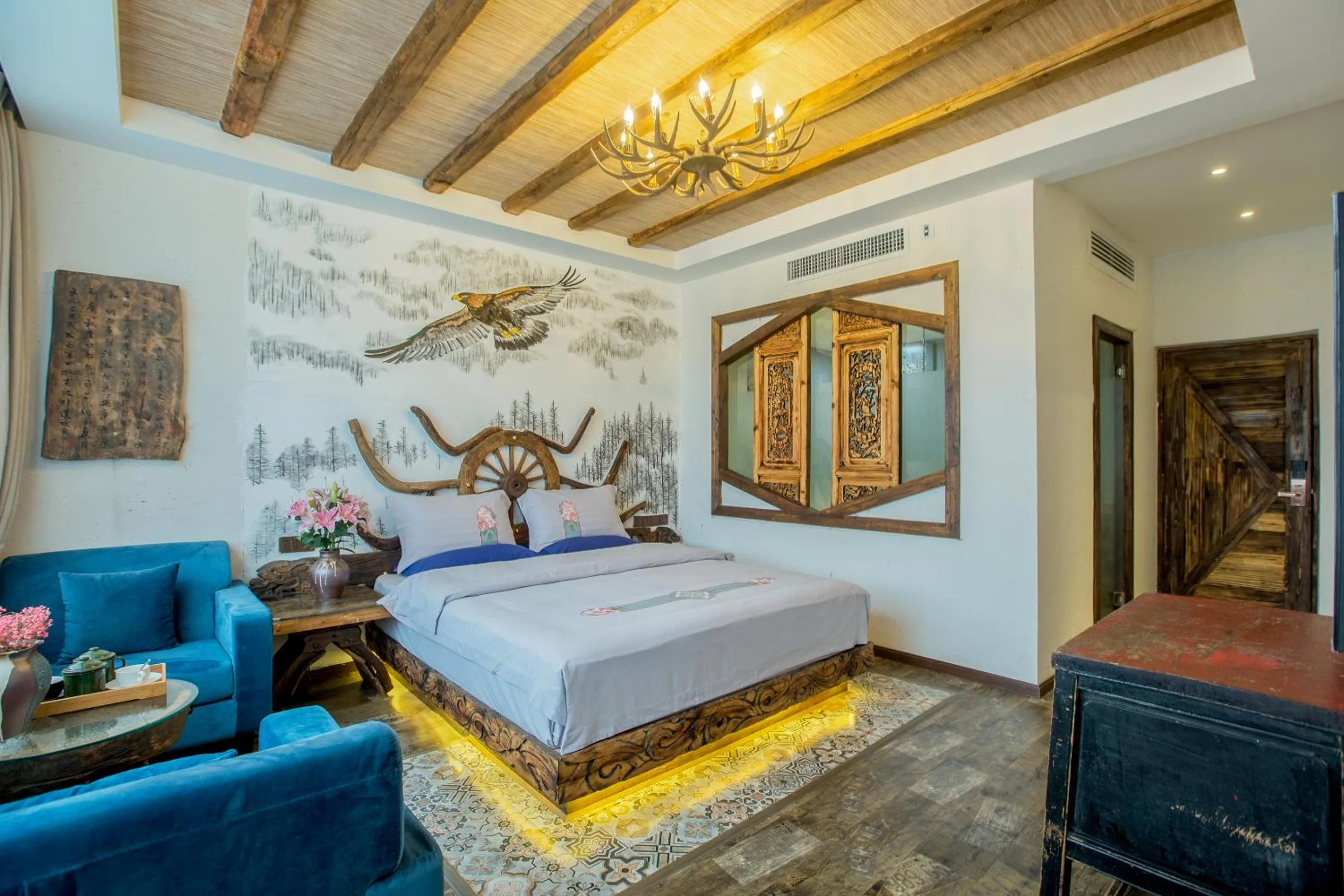 Photo of the whole room, Bed in Old Story Inn Lijiang Old Town