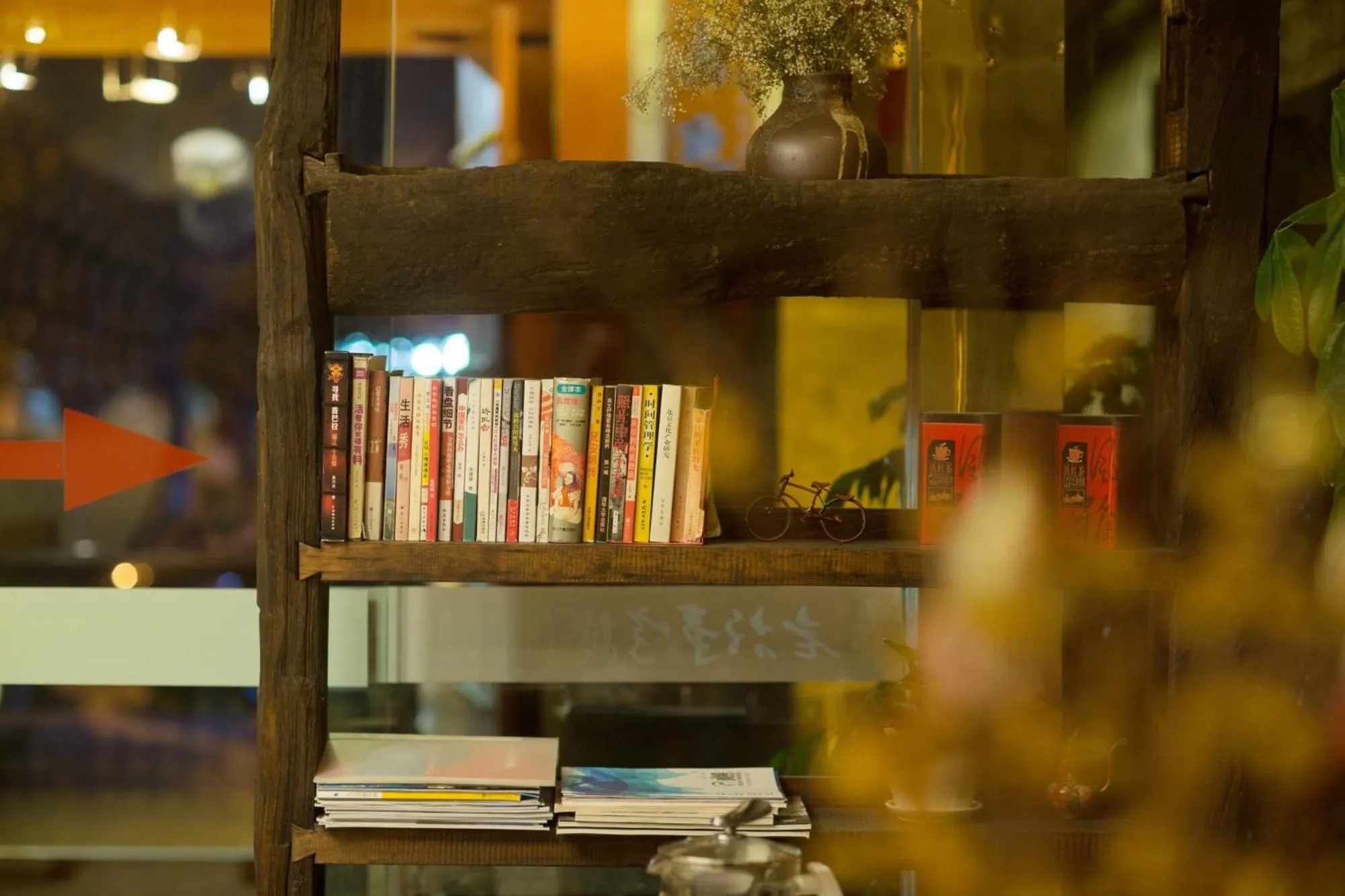 Seating area in Old Story Inn Lijiang Old Town