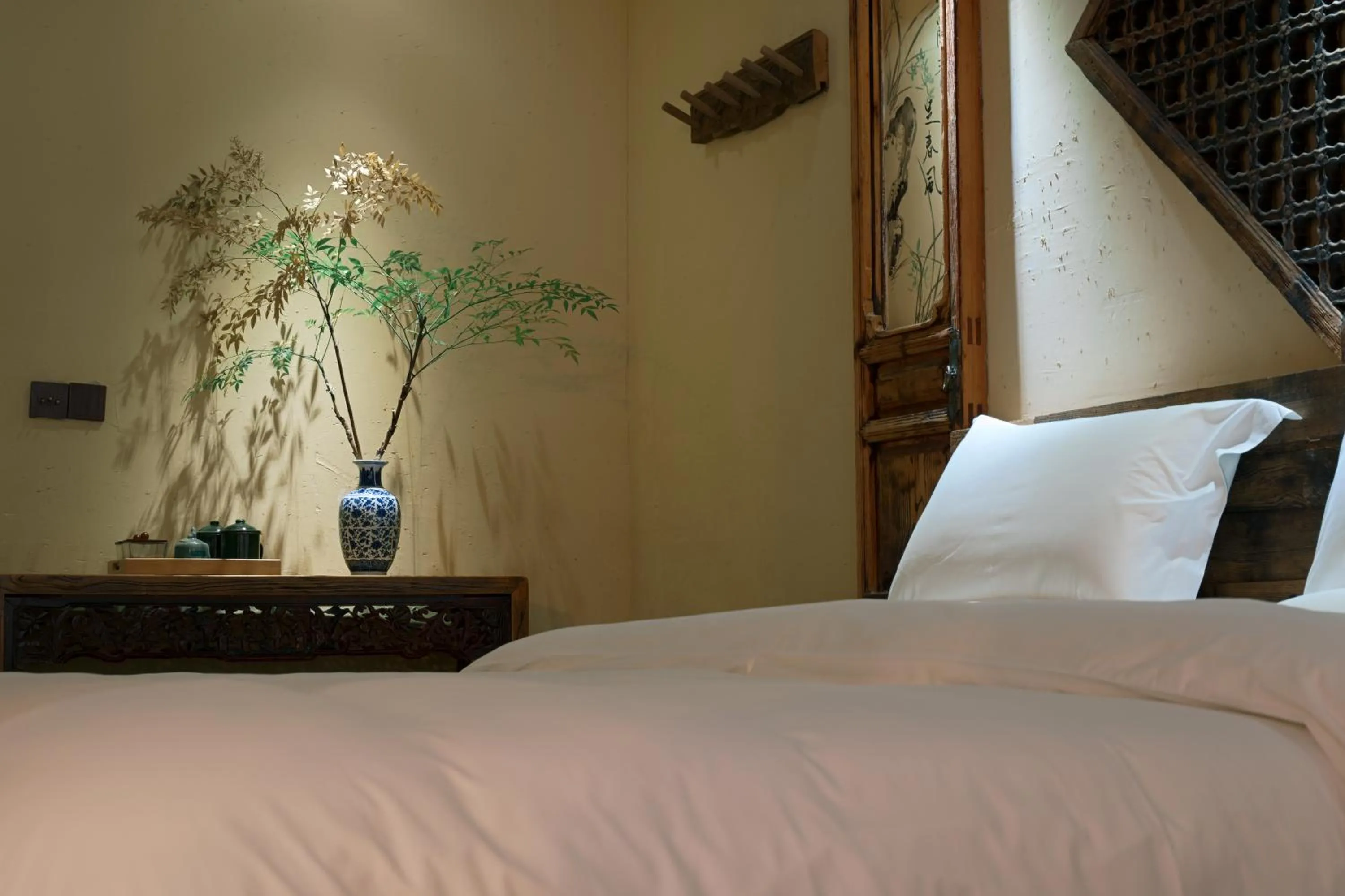 Bed in Old Story Inn Lijiang Old Town