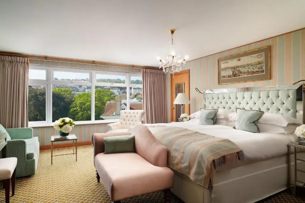 Superior King Room in Duke Of Richmond Hotel Superior King Room in Duke Of Richmond Hotel