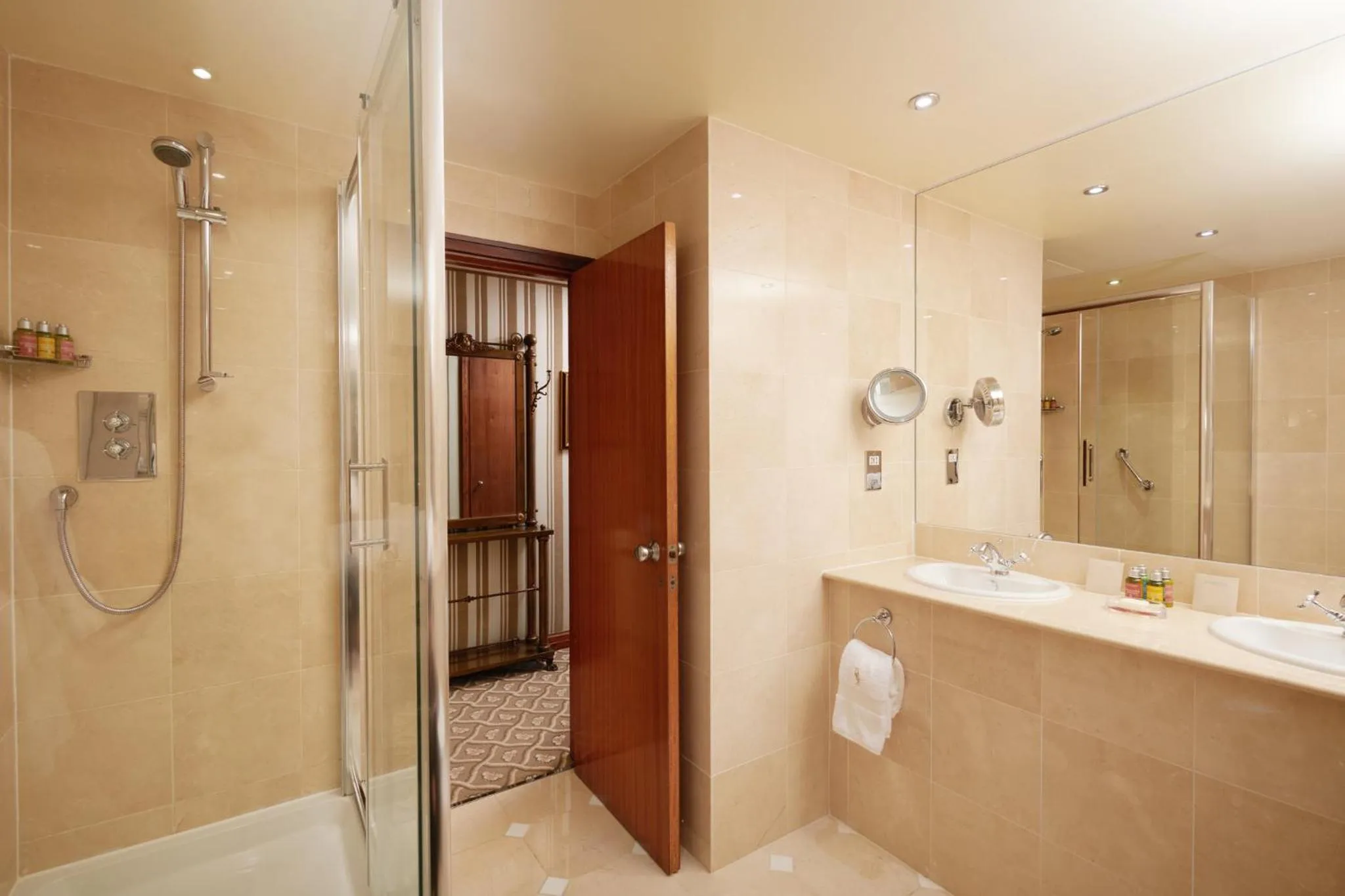 Photo of the whole room in Duke Of Richmond Hotel