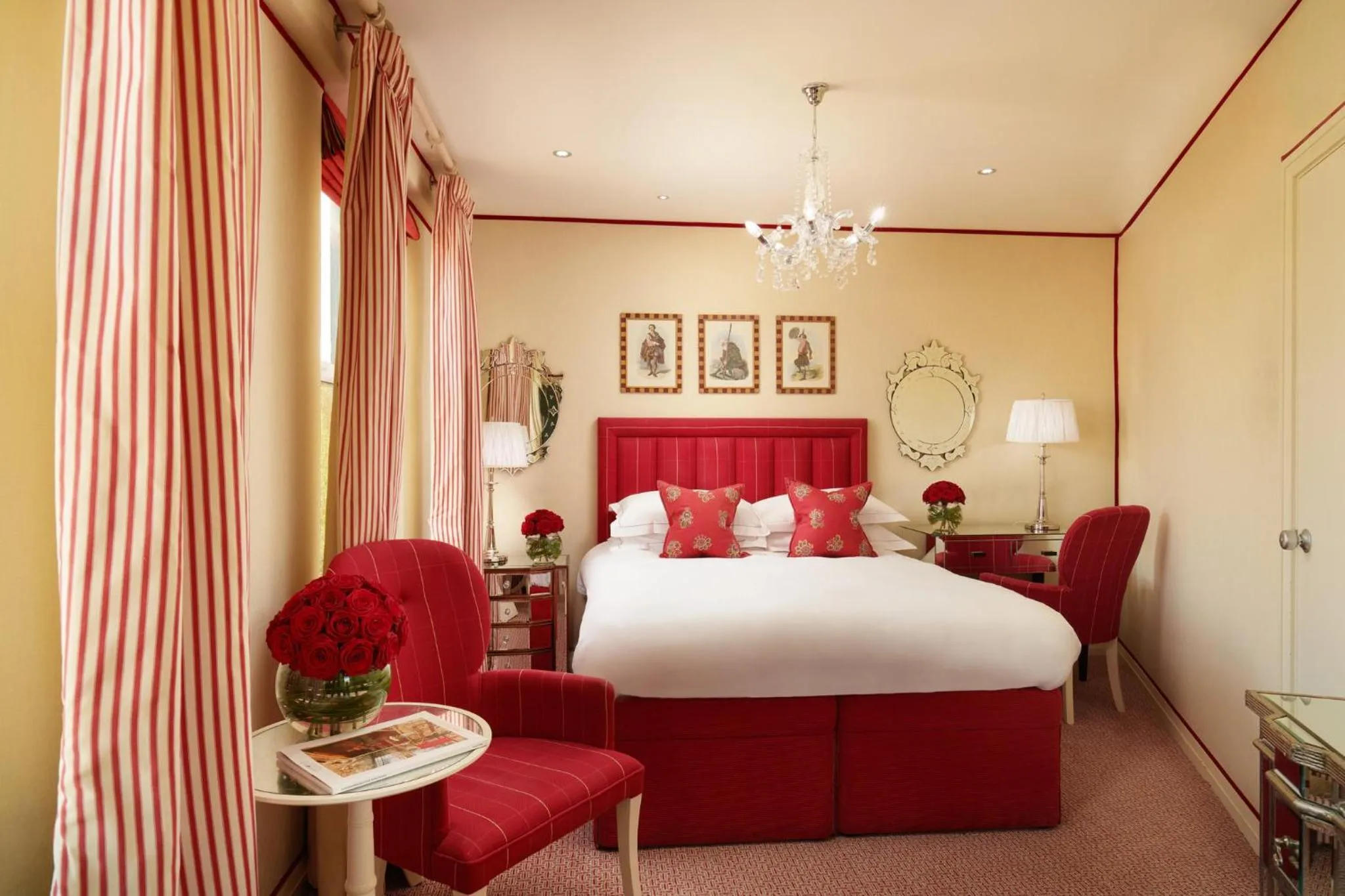 Photo of the whole room, Bed in Duke Of Richmond Hotel