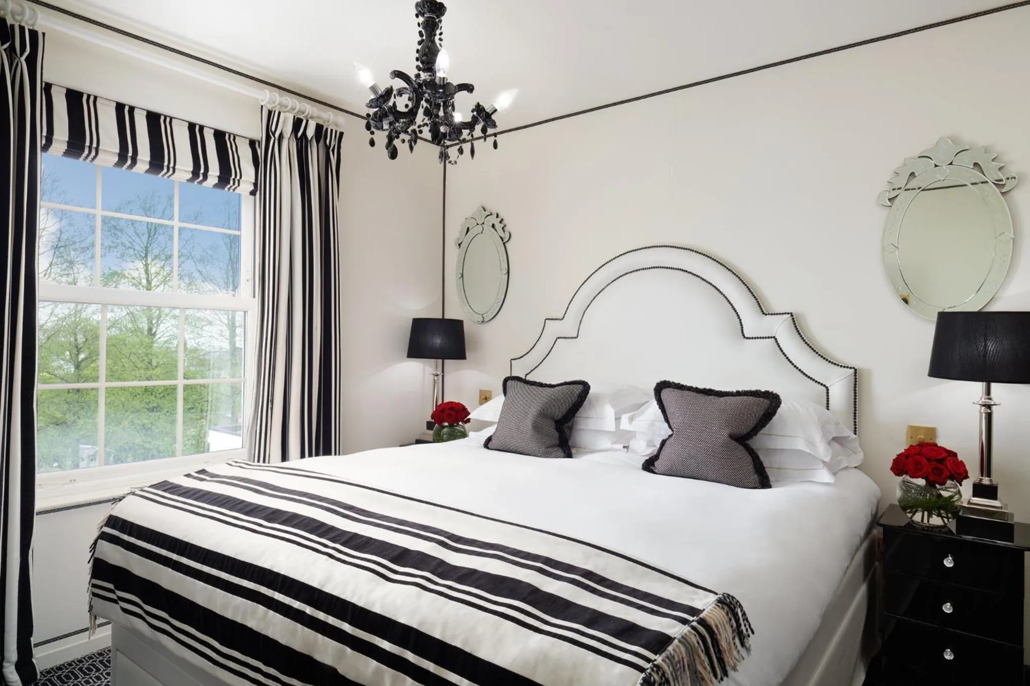 Photo of the whole room, Bed in Duke Of Richmond Hotel