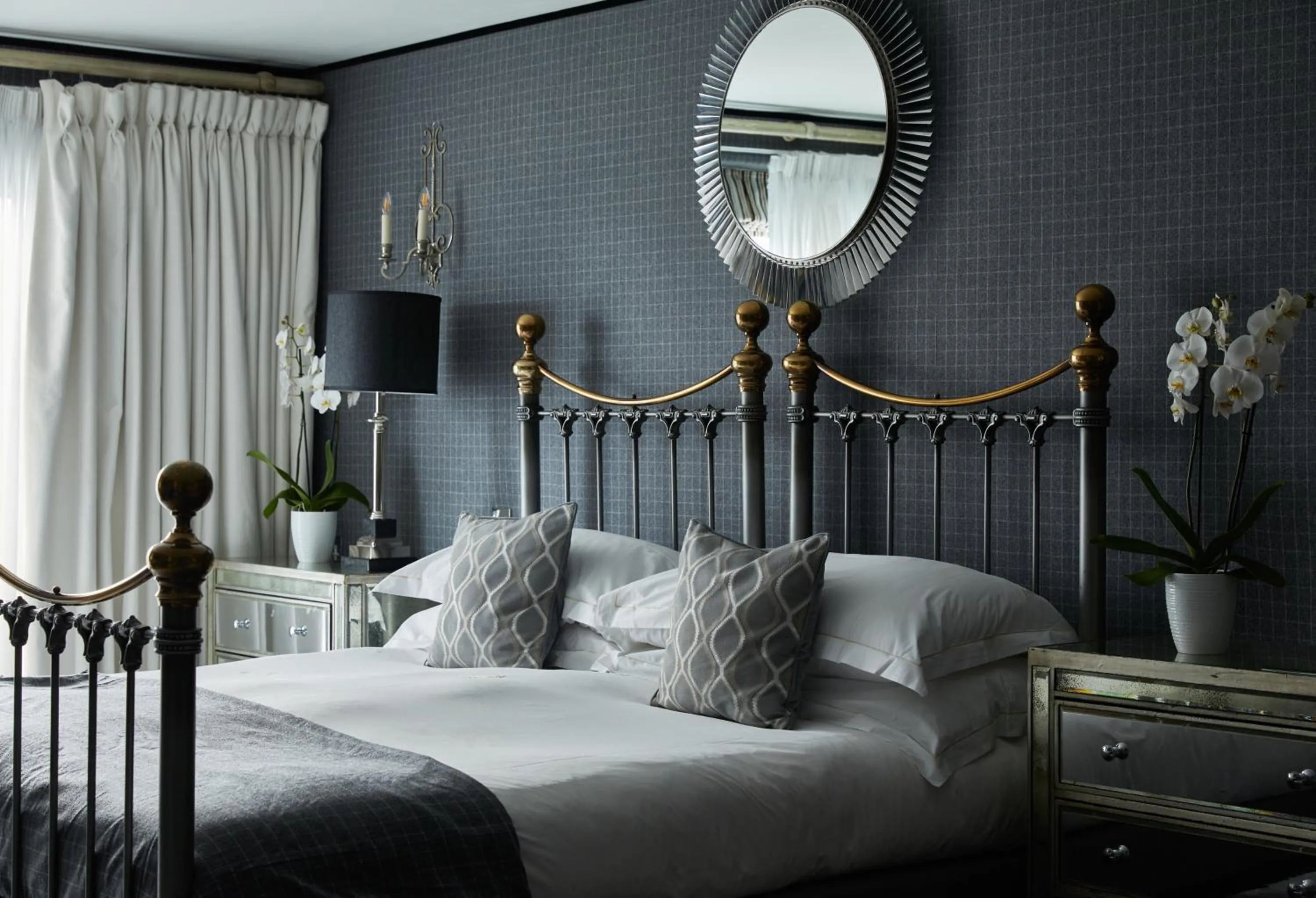 Photo of the whole room, Bed in Duke Of Richmond Hotel