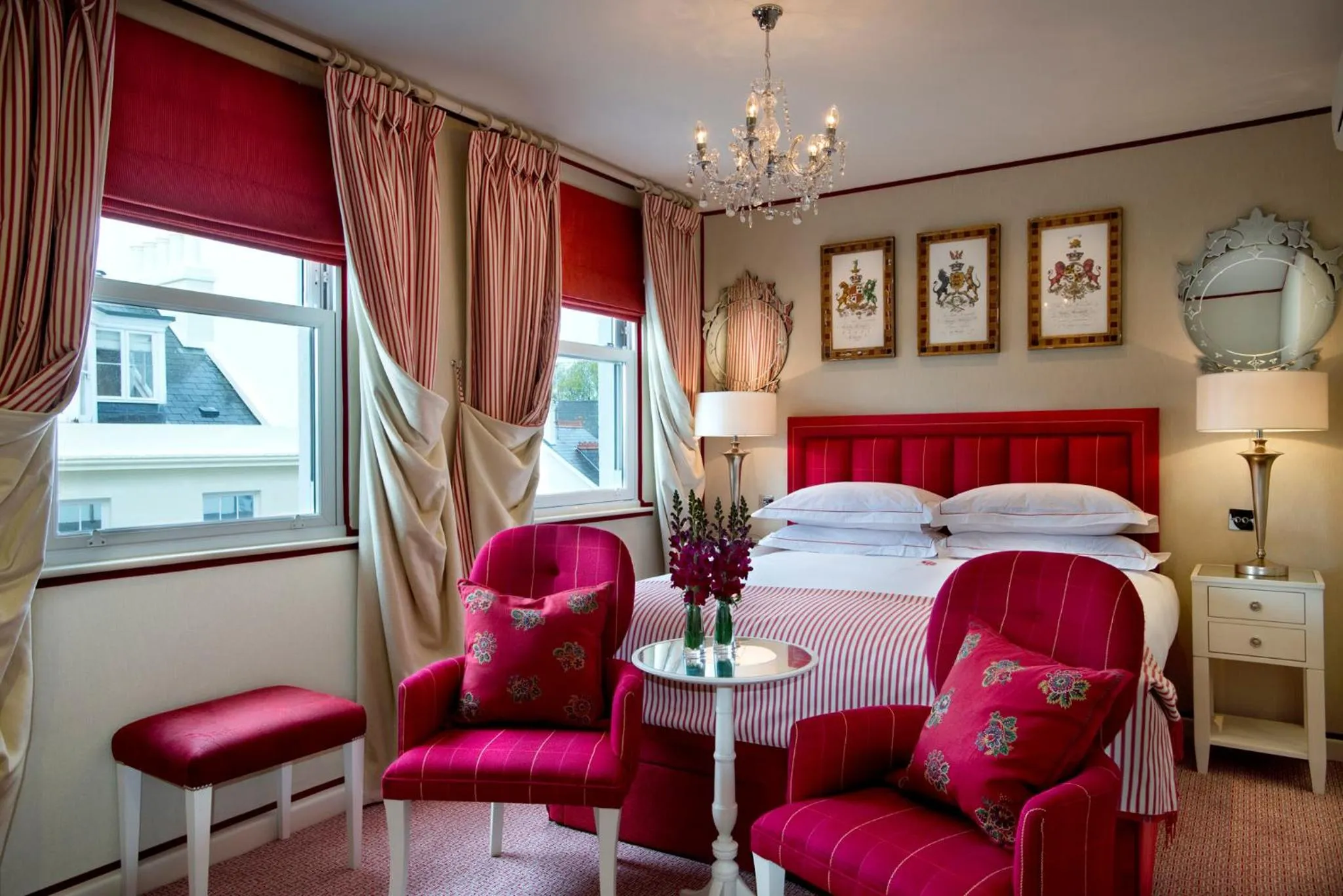 Photo of the whole room, Bed in Duke Of Richmond Hotel