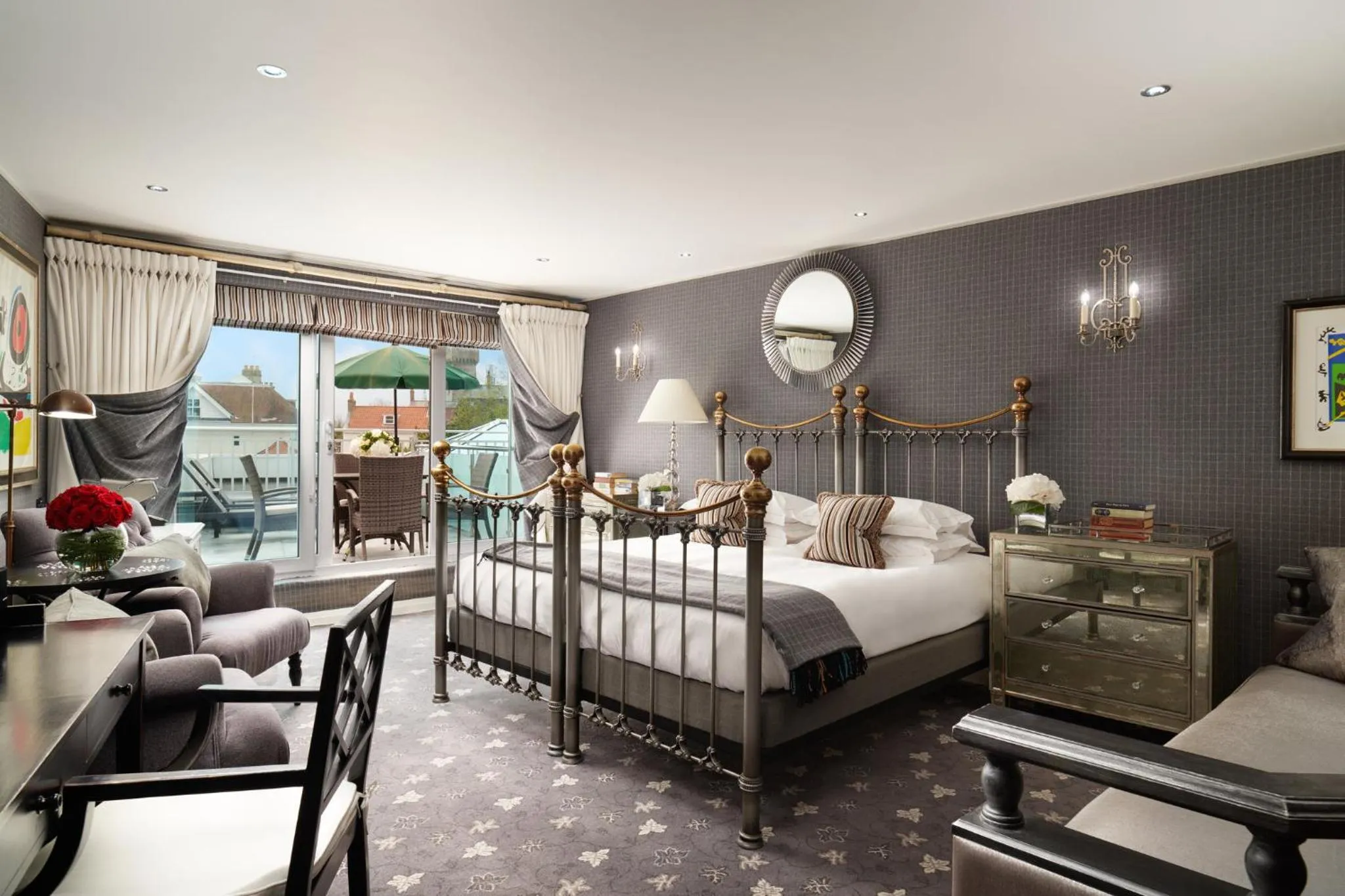 Photo of the whole room, Bed in Duke Of Richmond Hotel