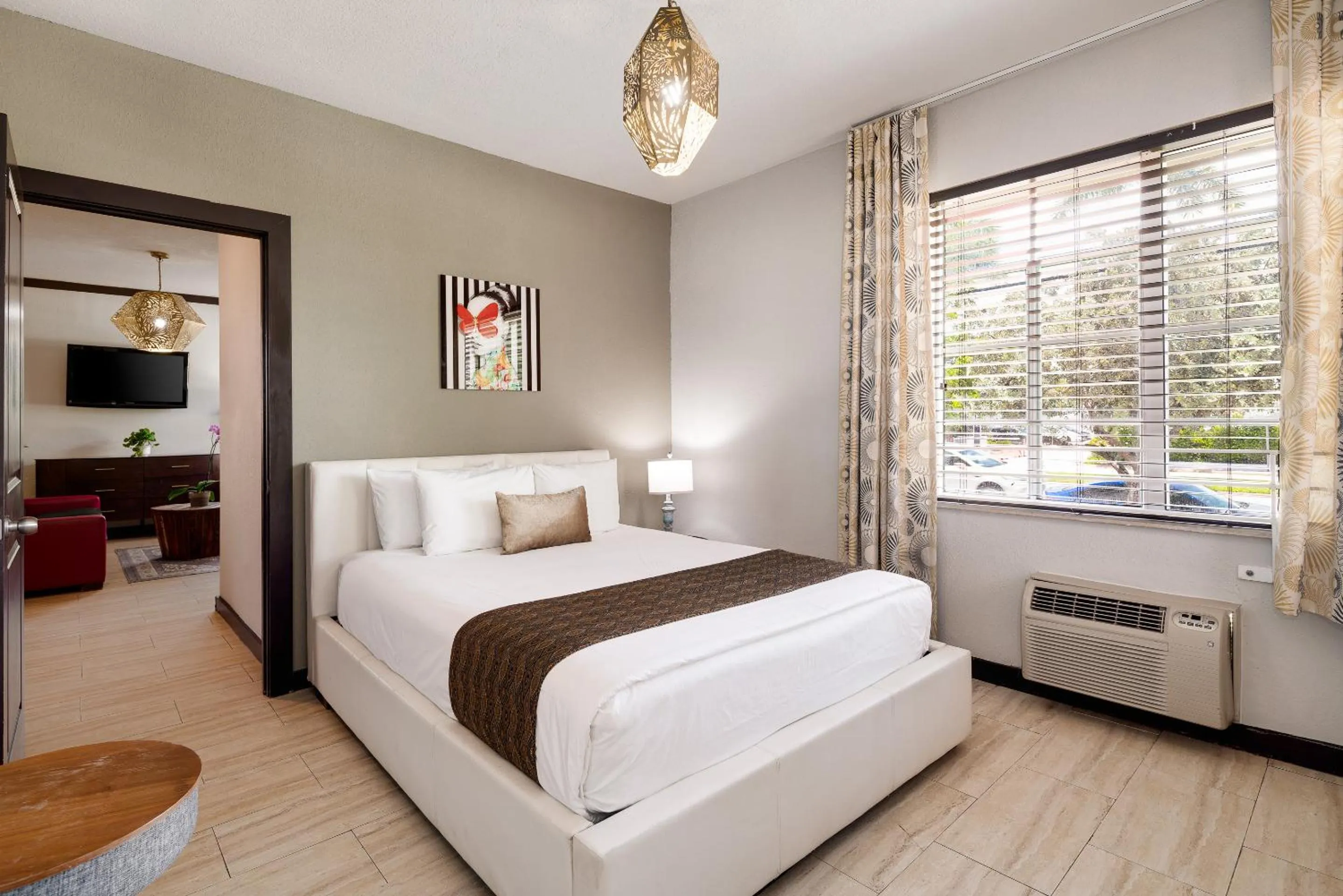 Bed in Tradewinds Apartment Hotel Miami Beach