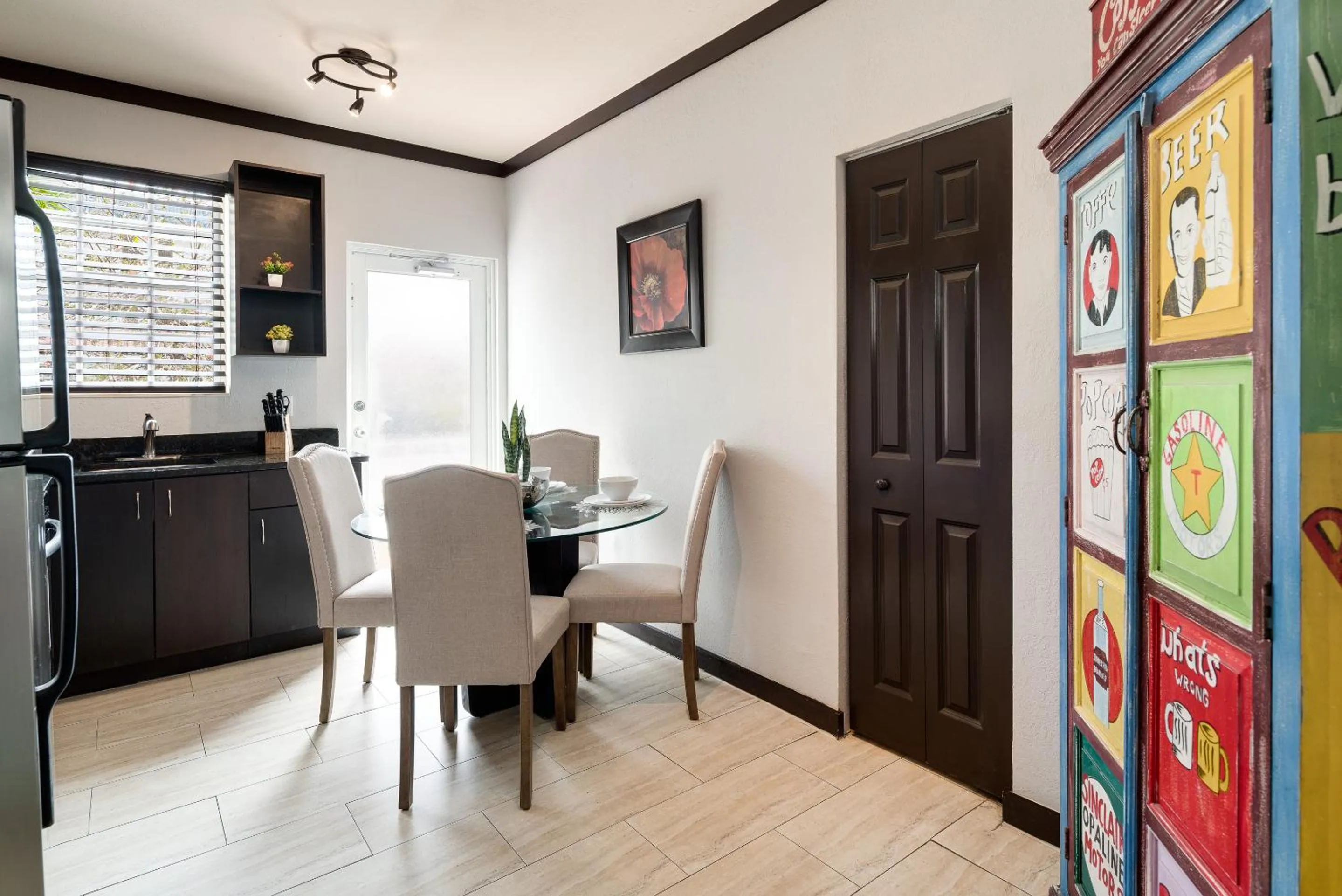 Kitchen or kitchenette in Tradewinds Apartment Hotel Miami Beach