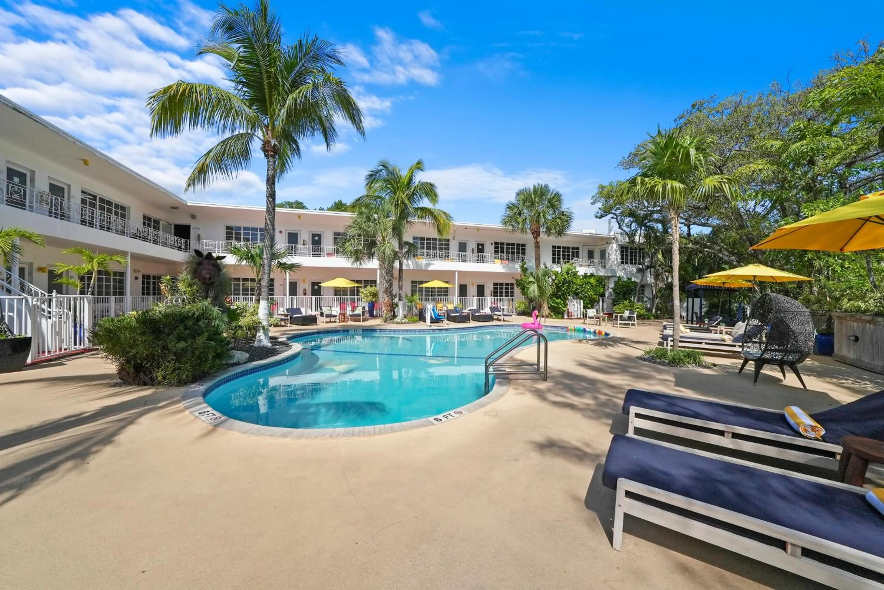Swimming pool in Tradewinds Apartment Hotel Miami Beach