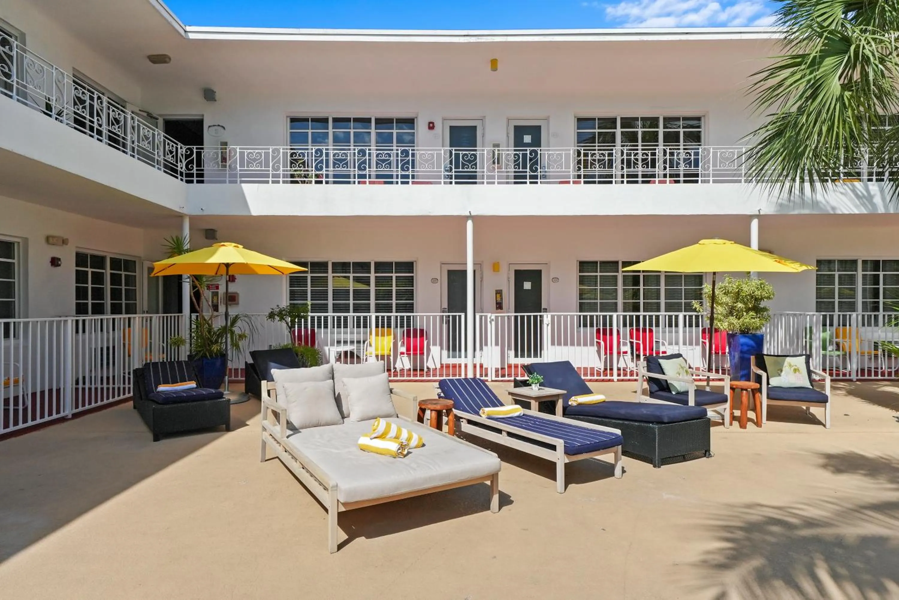sunbed in Tradewinds Apartment Hotel Miami Beach