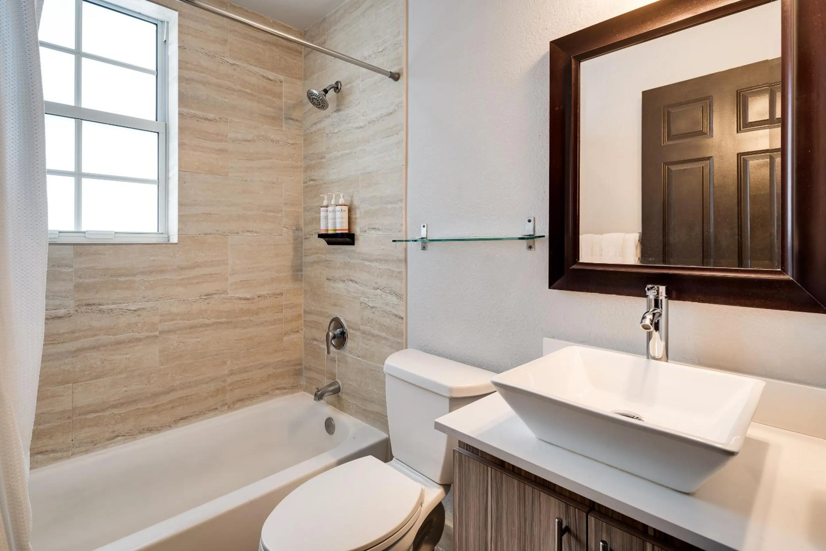 Shower in Tradewinds Apartment Hotel Miami Beach