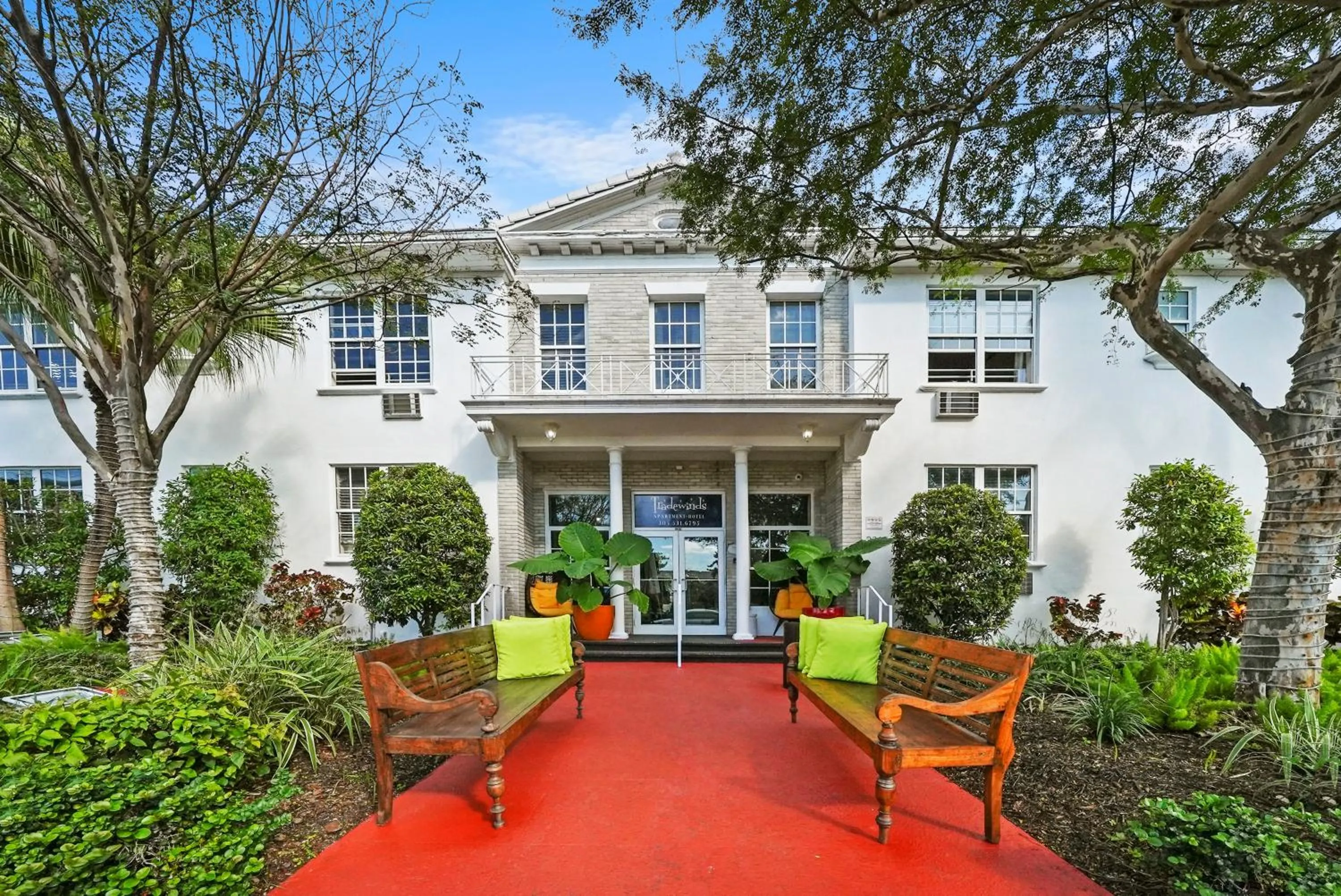 Facade/entrance in Tradewinds Apartment Hotel Miami Beach