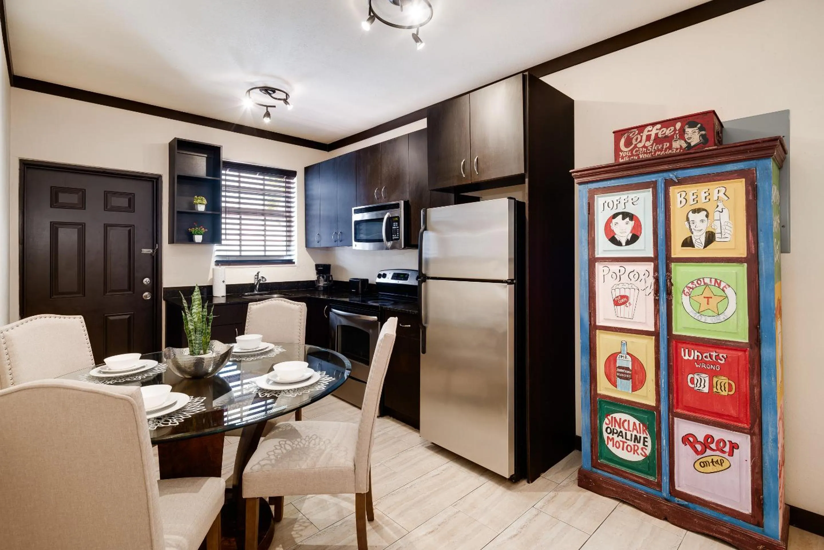 Kitchen or kitchenette in Tradewinds Apartment Hotel Miami Beach