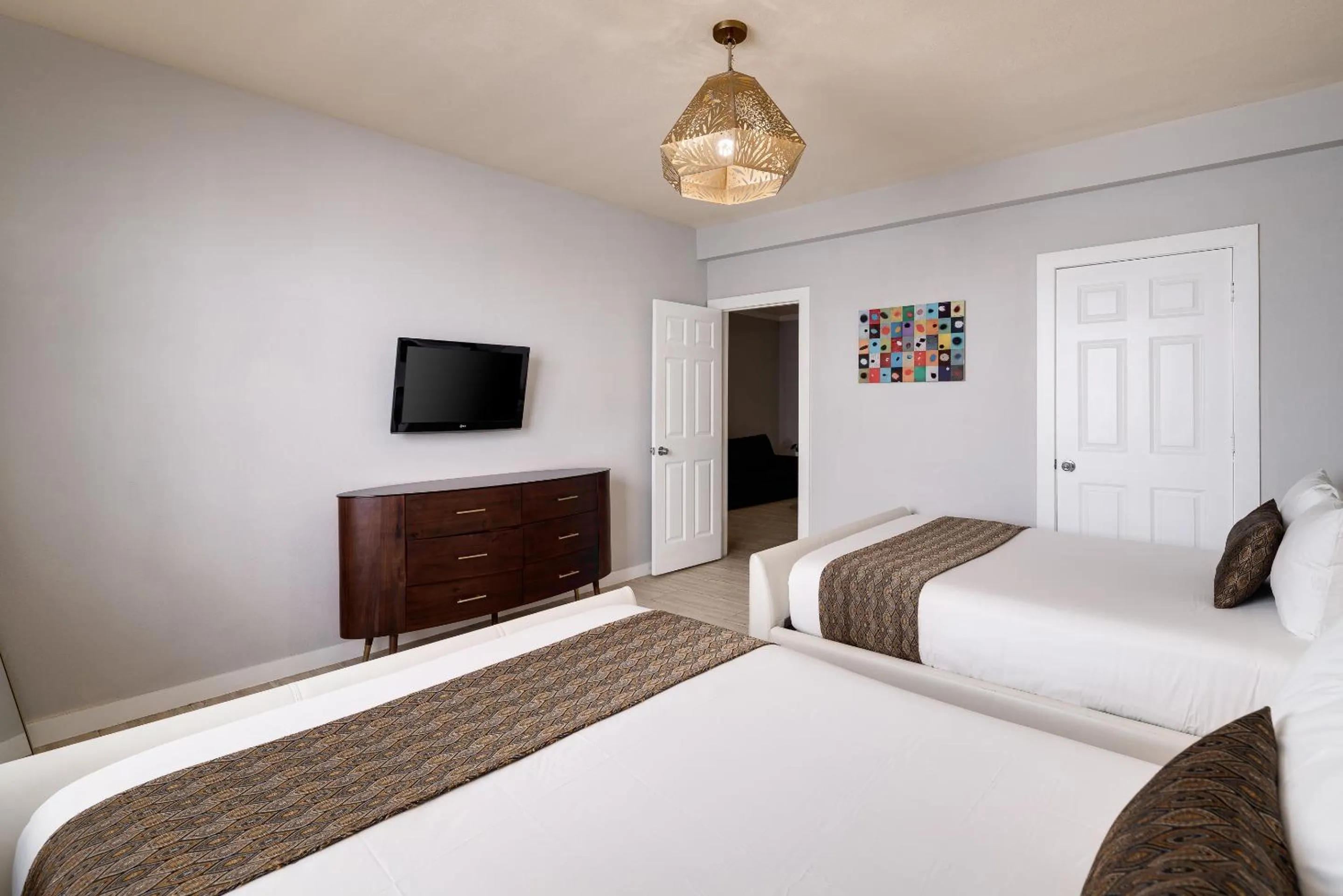 Bed in Tradewinds Apartment Hotel Miami Beach