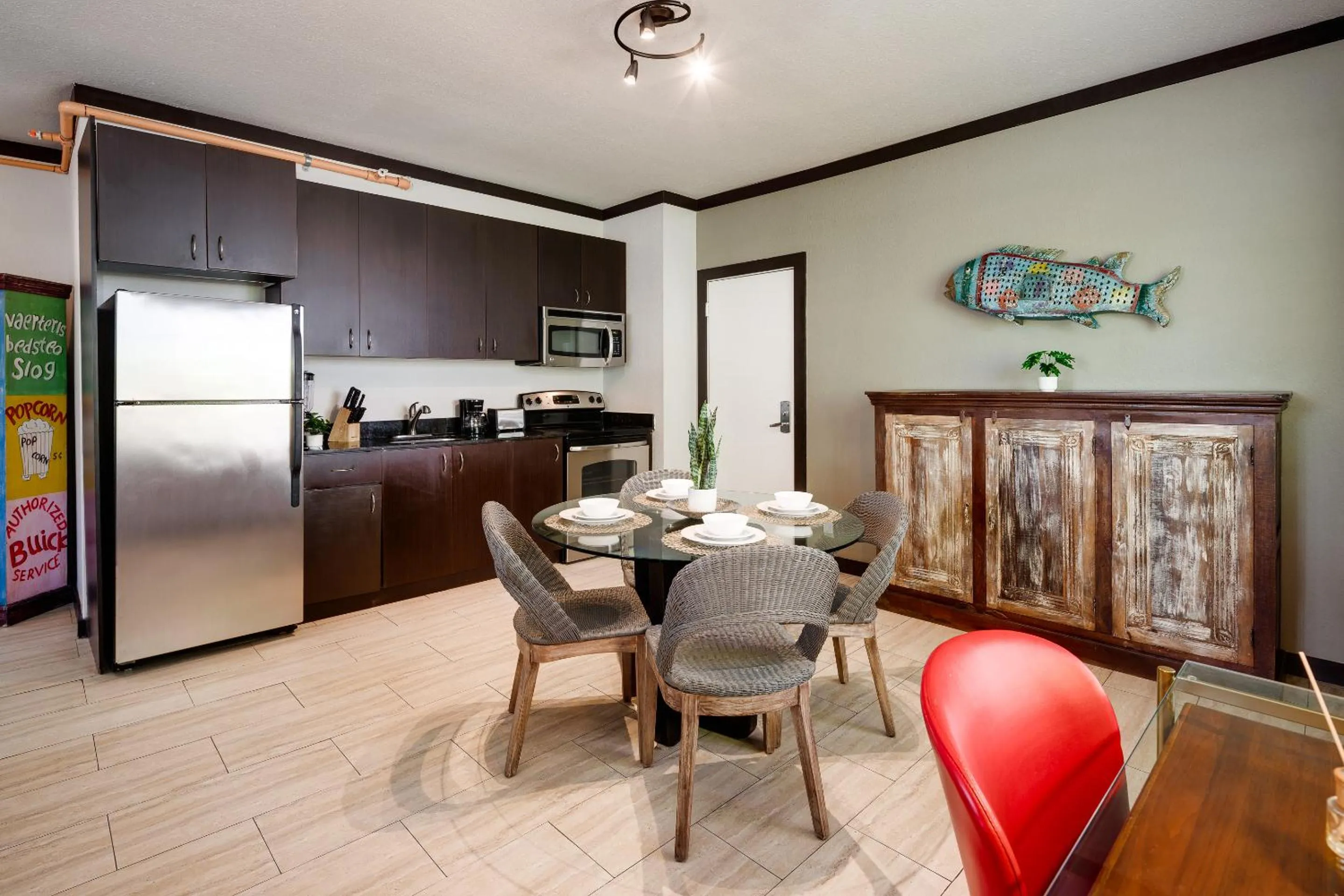 Kitchen or kitchenette in Tradewinds Apartment Hotel Miami Beach