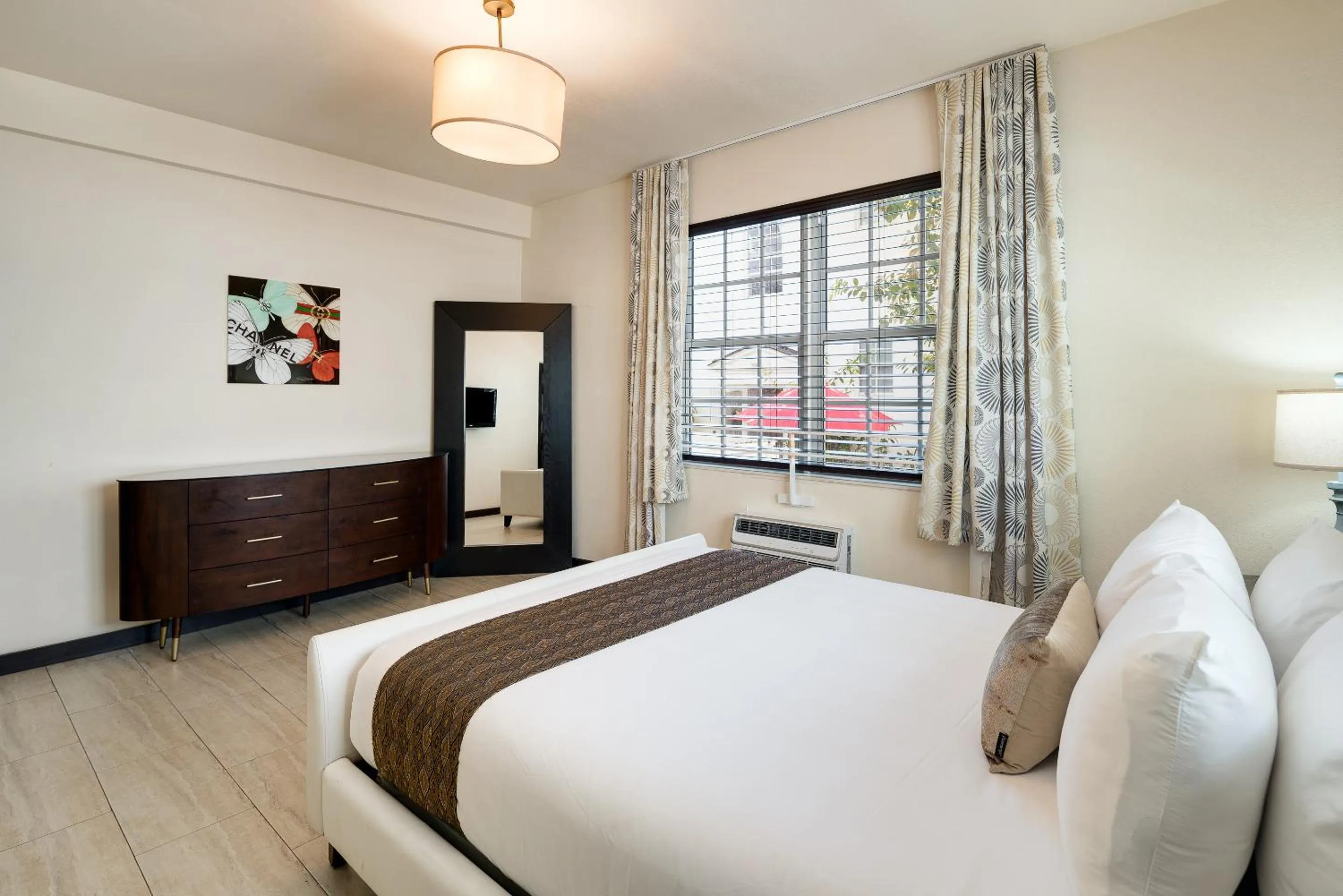 Bed in Tradewinds Apartment Hotel Miami Beach